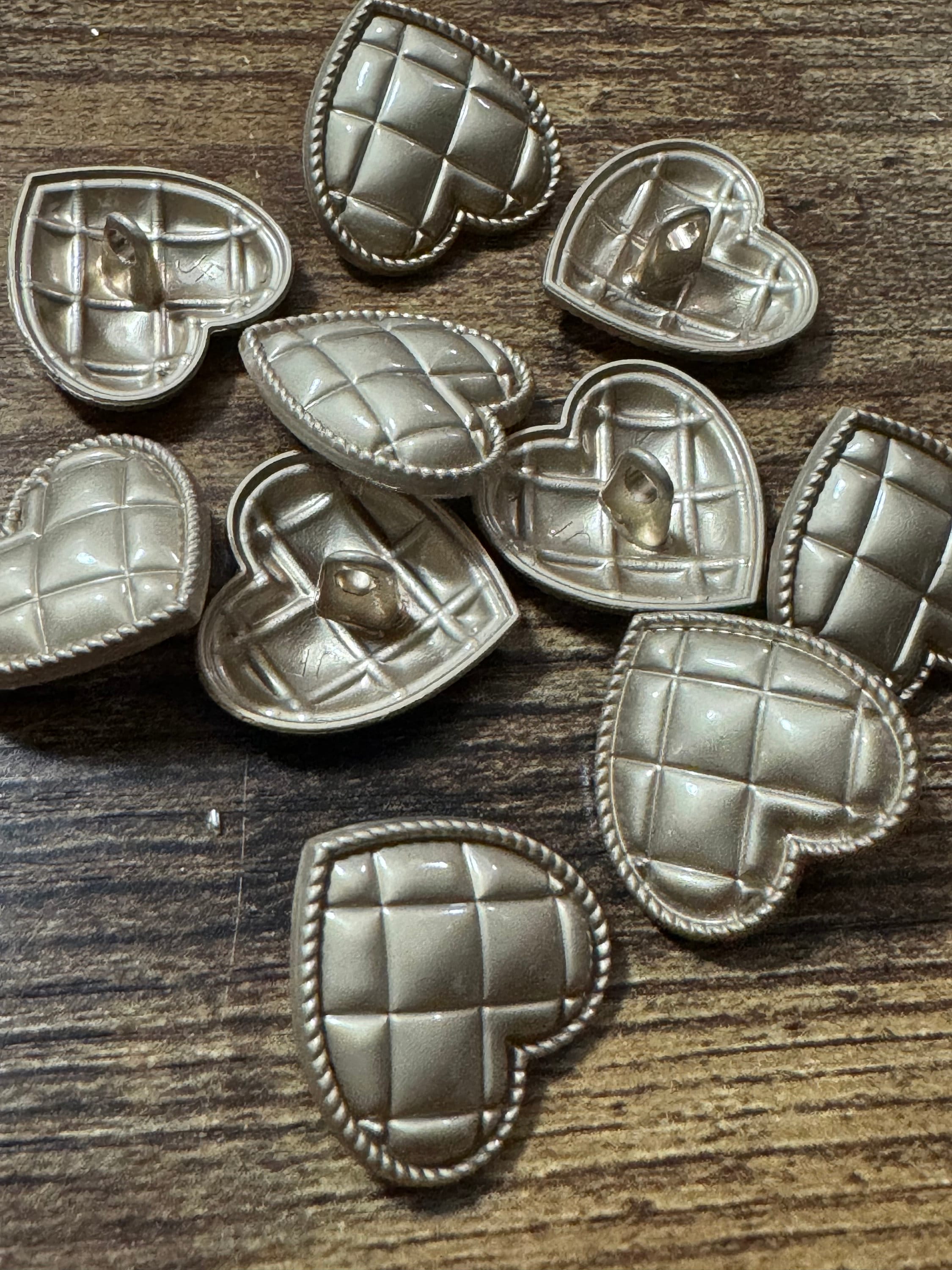 20mm love heart buttons, Matt gold quilted (10 pieces)