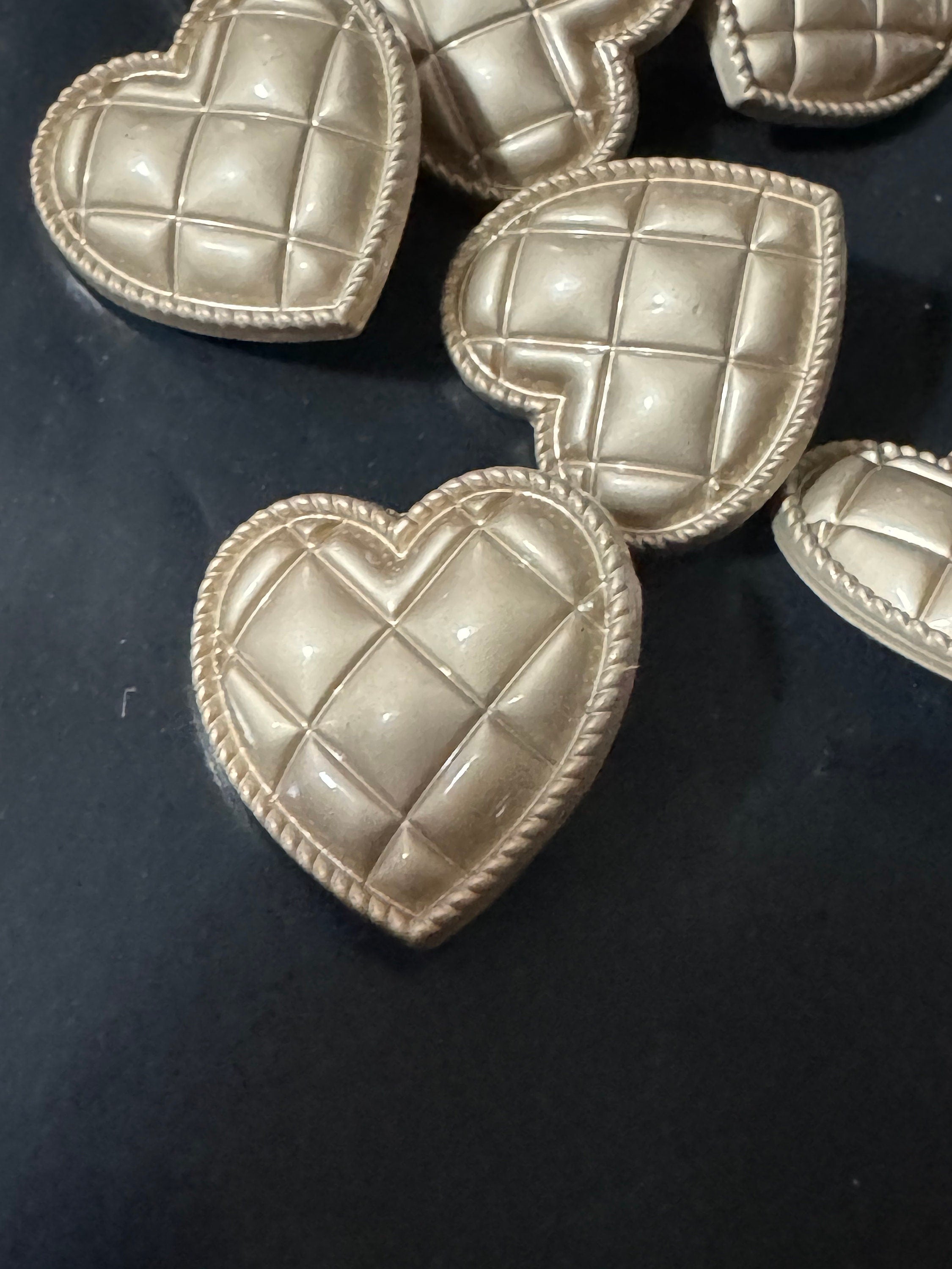 20mm love heart buttons, Matt gold quilted (10 pieces)