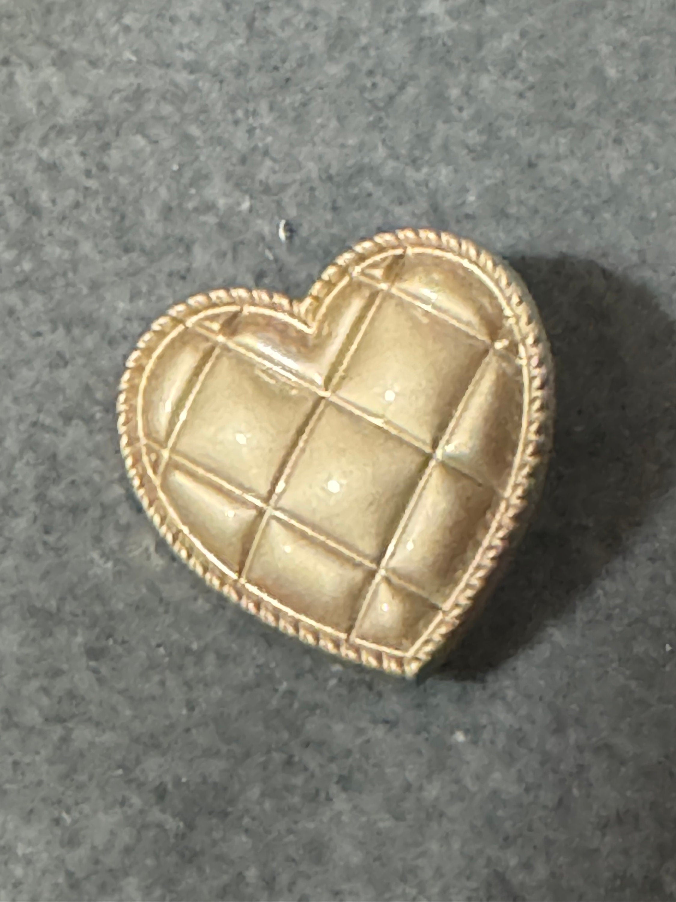 20mm love heart buttons, Matt gold quilted (10 pieces)