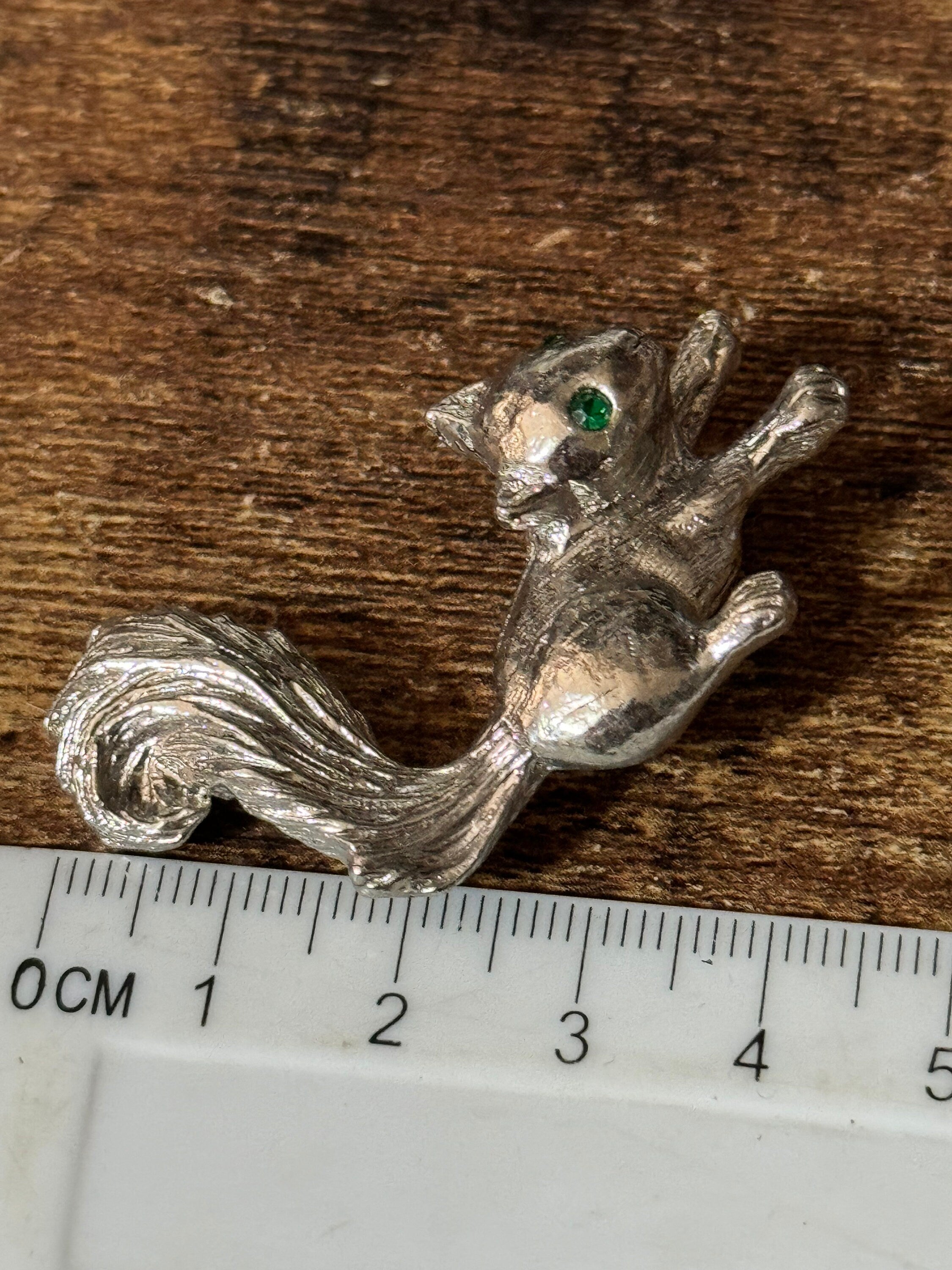 True vintage 1970s modernist silver Tone squirrel brooch with emerald green paste eyes 4cm