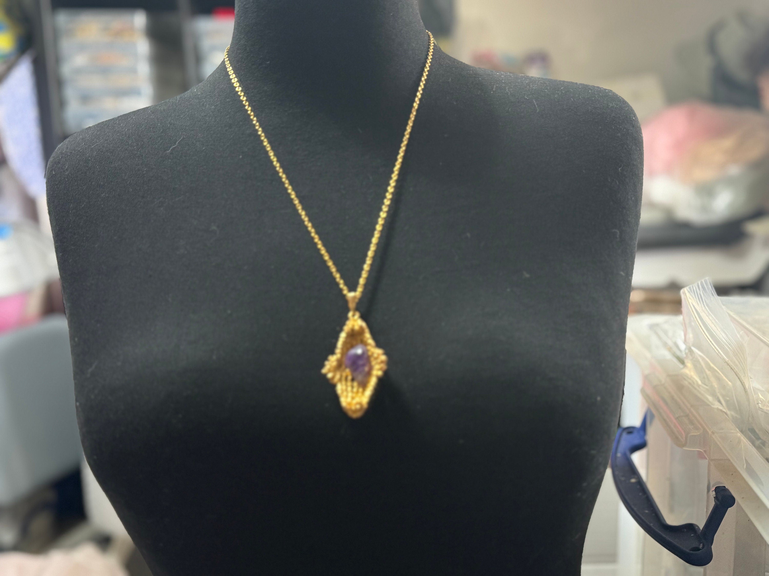 Vintage purple amethyst gemstone brutalist gold tone drop pendant necklace on 64cm chain