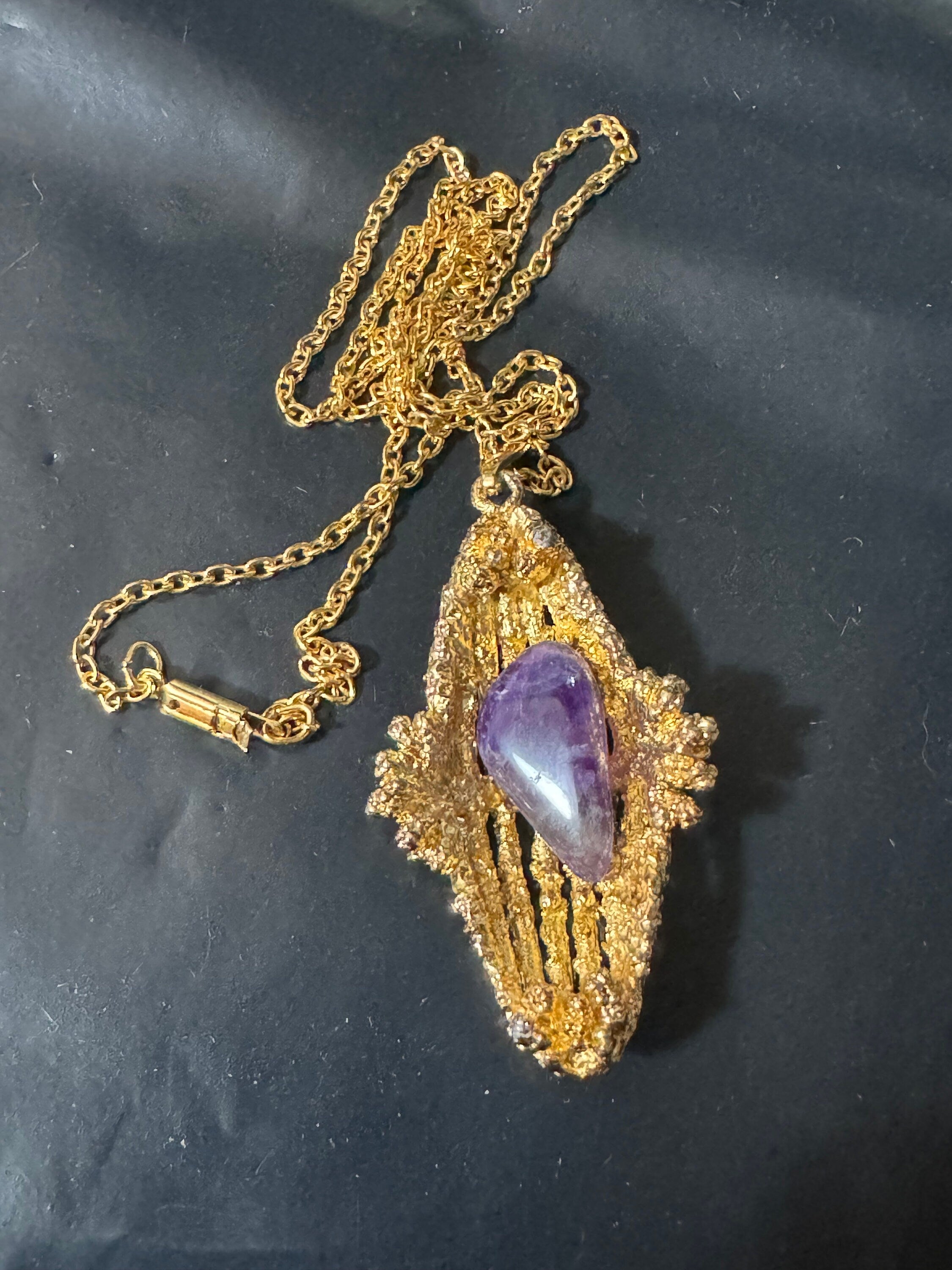 Vintage purple amethyst gemstone brutalist gold tone drop pendant necklace on 64cm chain