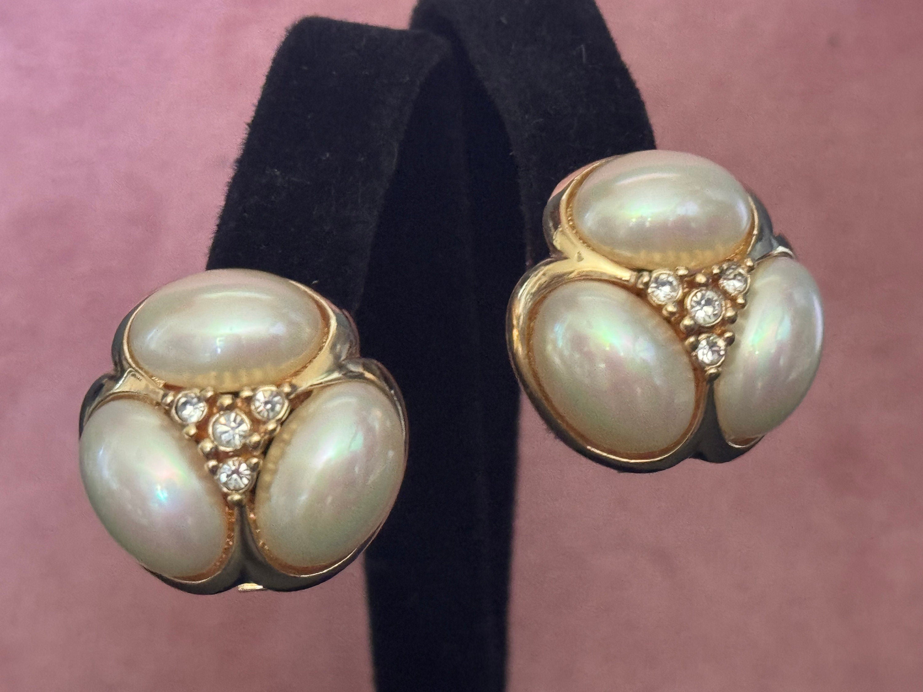 Signed GROSSE Vintage diamanté clear rhinestone paste & 3 oval faux Pearl cabochon gold tone round clip on stud earrings high end designer