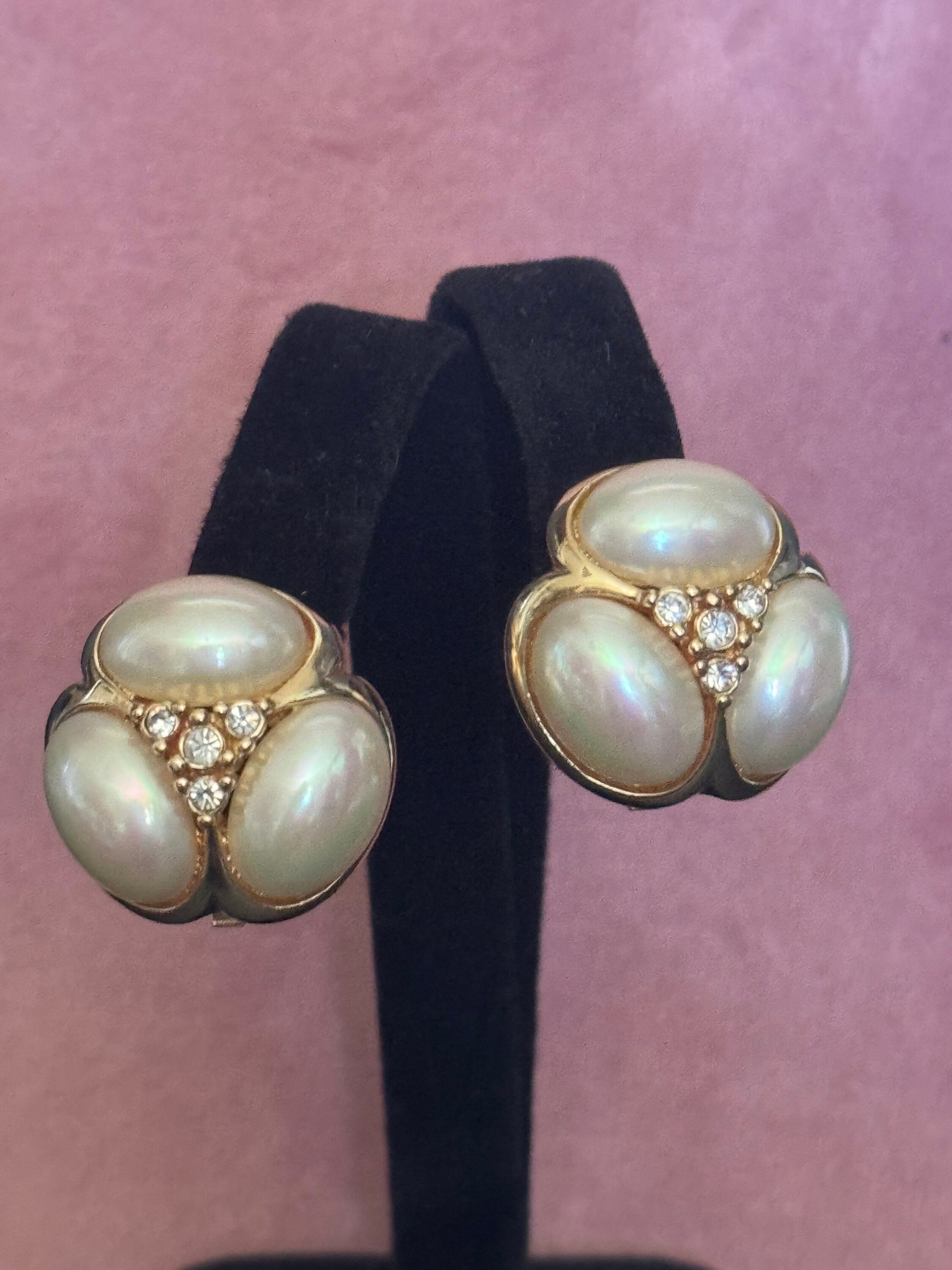 Signed GROSSE Vintage diamanté clear rhinestone paste & 3 oval faux Pearl cabochon gold tone round clip on stud earrings high end designer