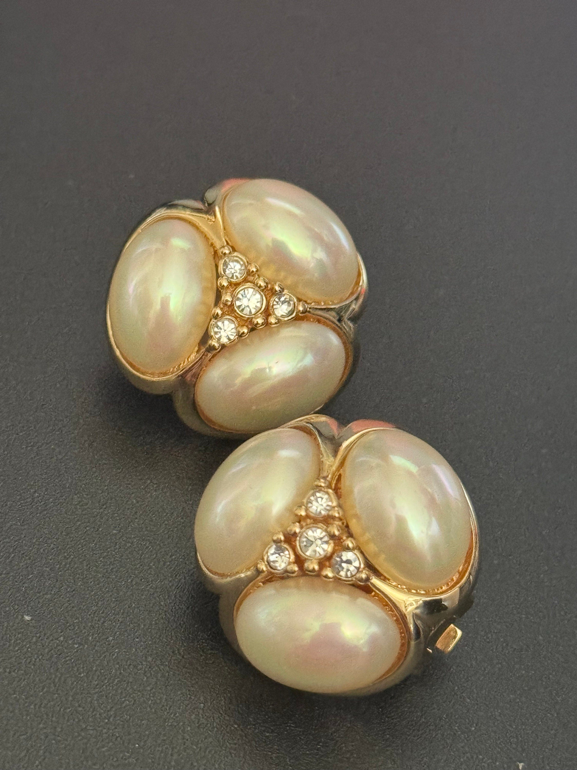 Signed GROSSE Vintage diamanté clear rhinestone paste & 3 oval faux Pearl cabochon gold tone round clip on stud earrings high end designer