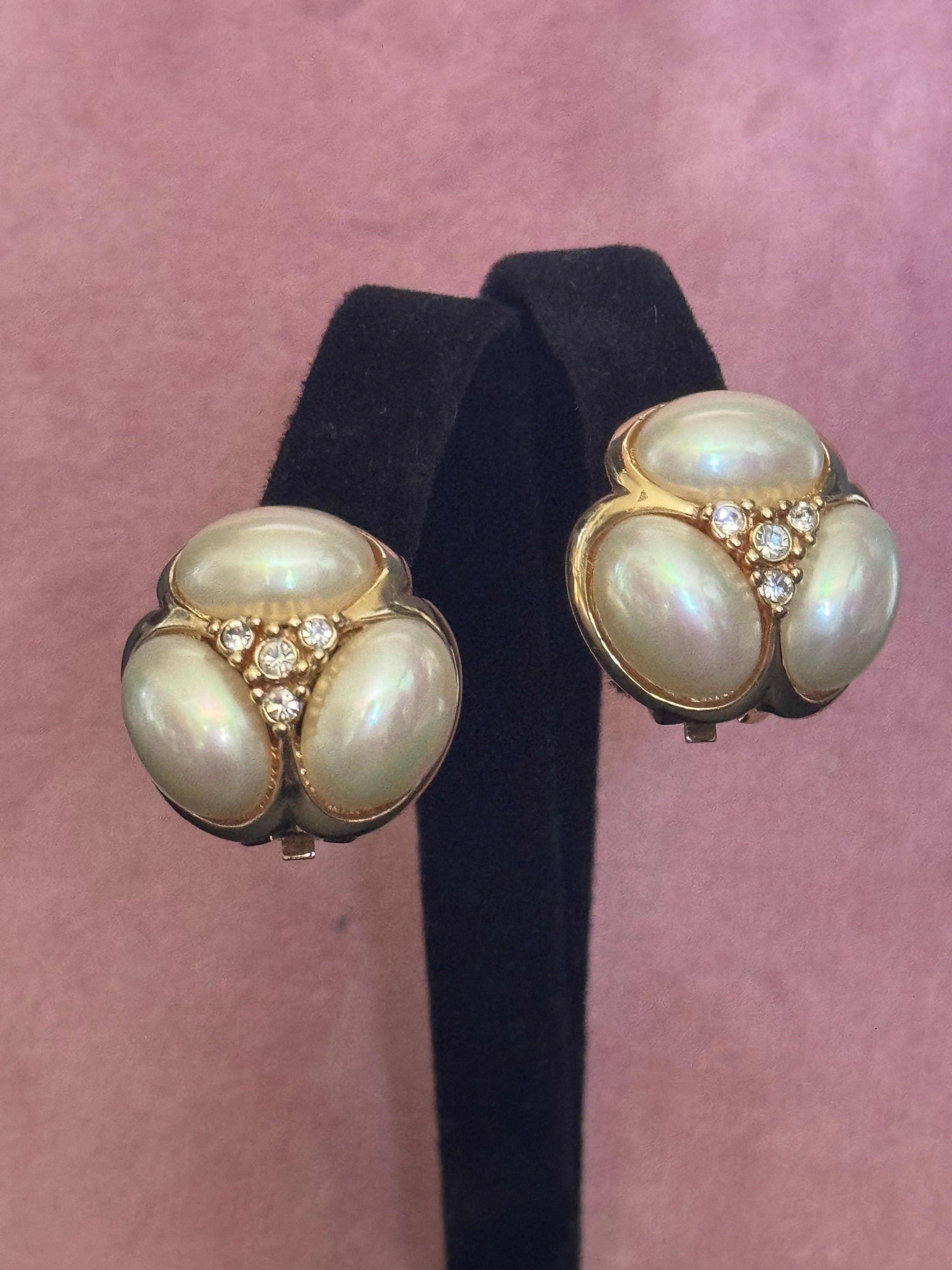 Signed GROSSE Vintage diamanté clear rhinestone paste & 3 oval faux Pearl cabochon gold tone round clip on stud earrings high end designer