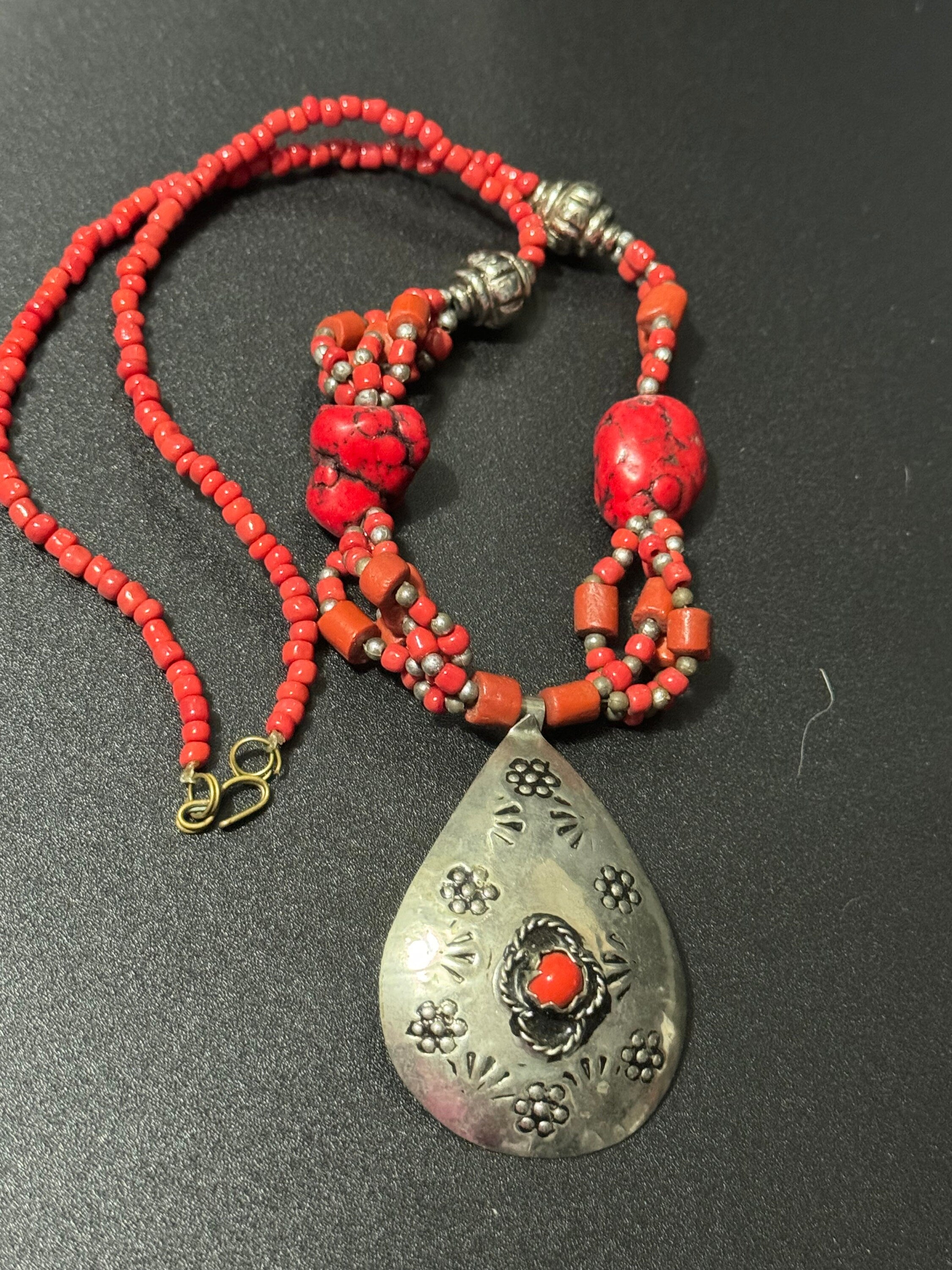 Retro Eastern beaded necklace with Red gemstones and teardrop pendant