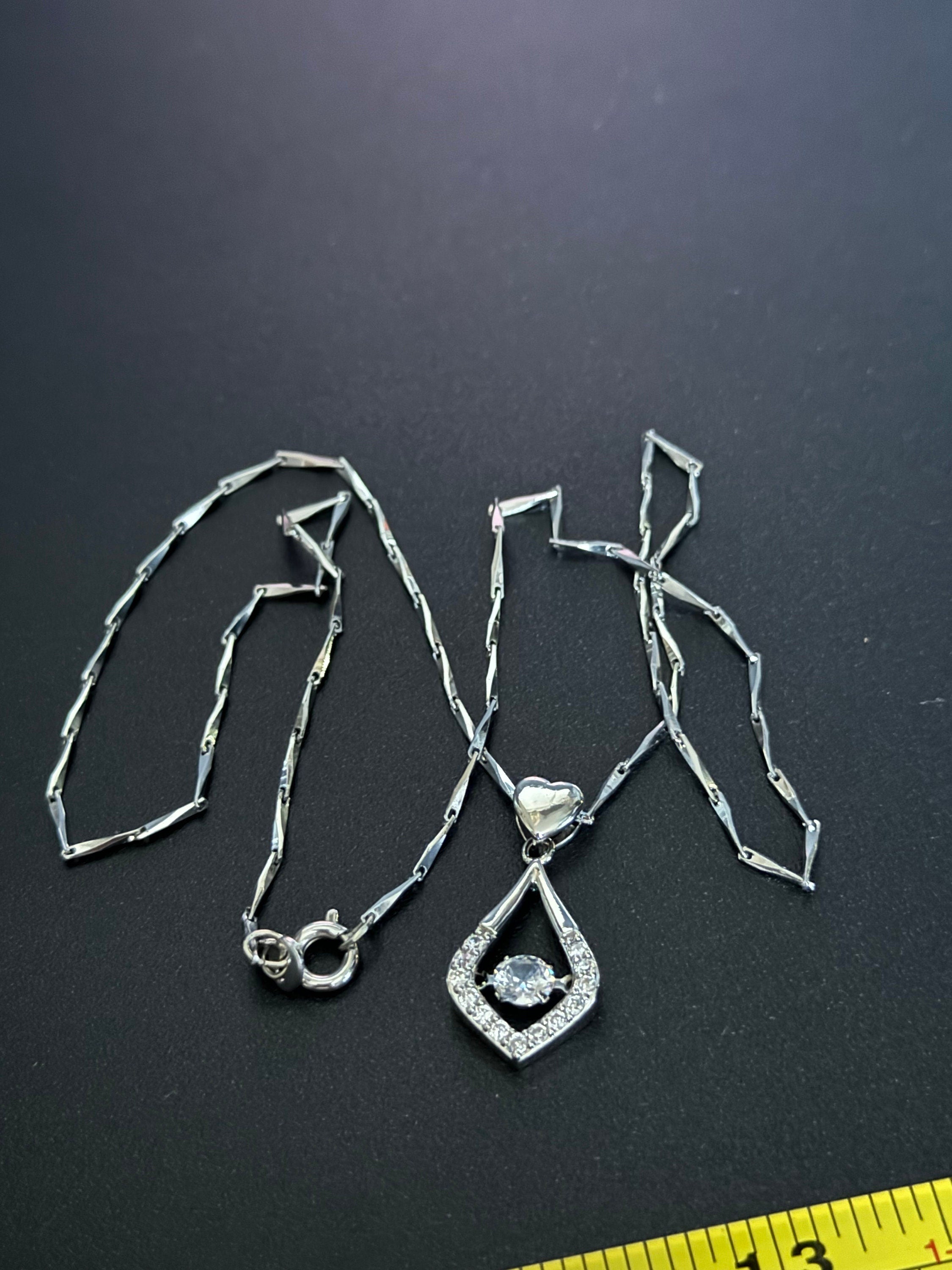 925 sterling silver clear diamanté trembler pendant on a chain