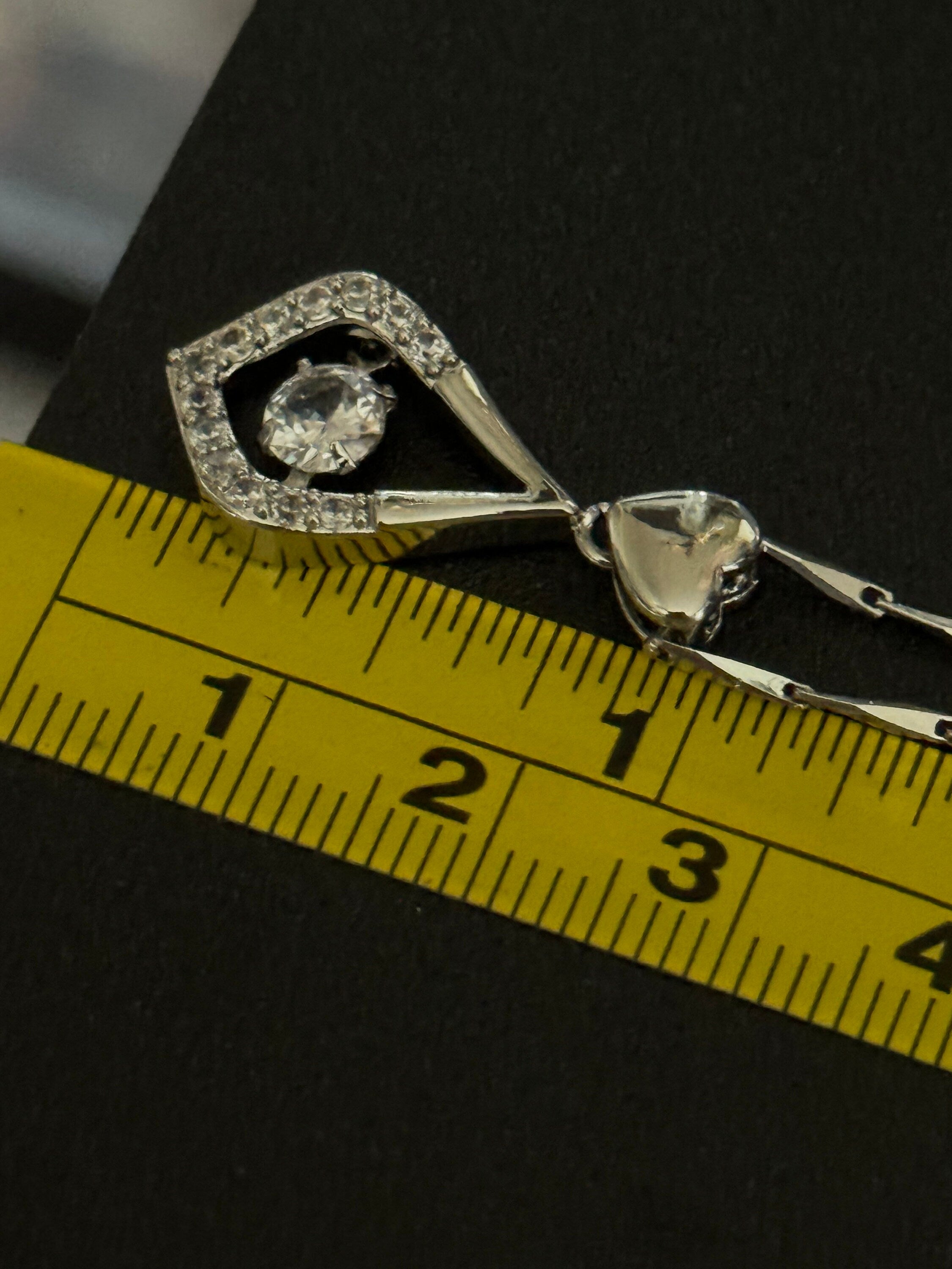 925 sterling silver clear diamanté trembler pendant on a chain