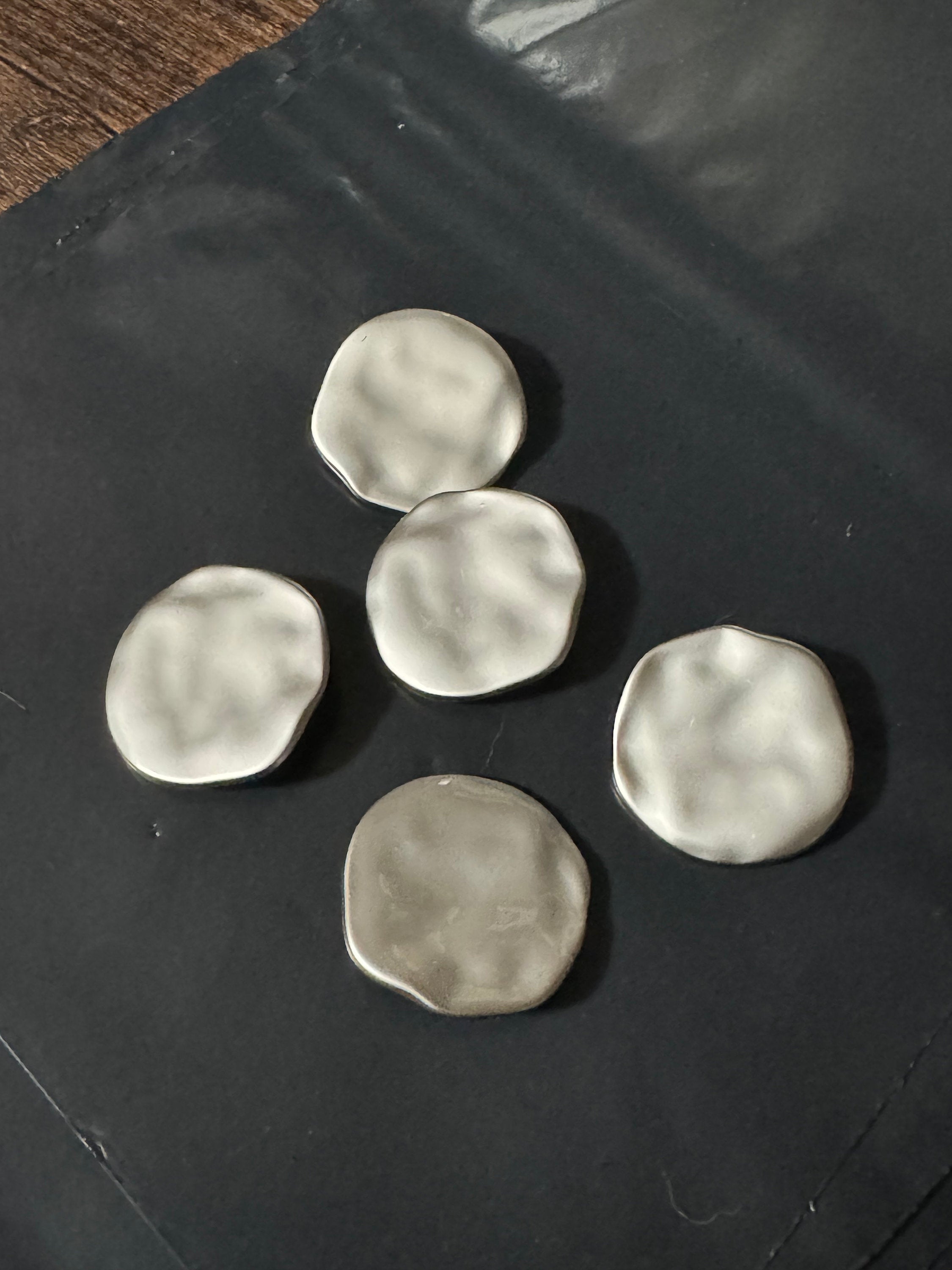 30mm Matt Silver textured buttons, Set of 5 in metal