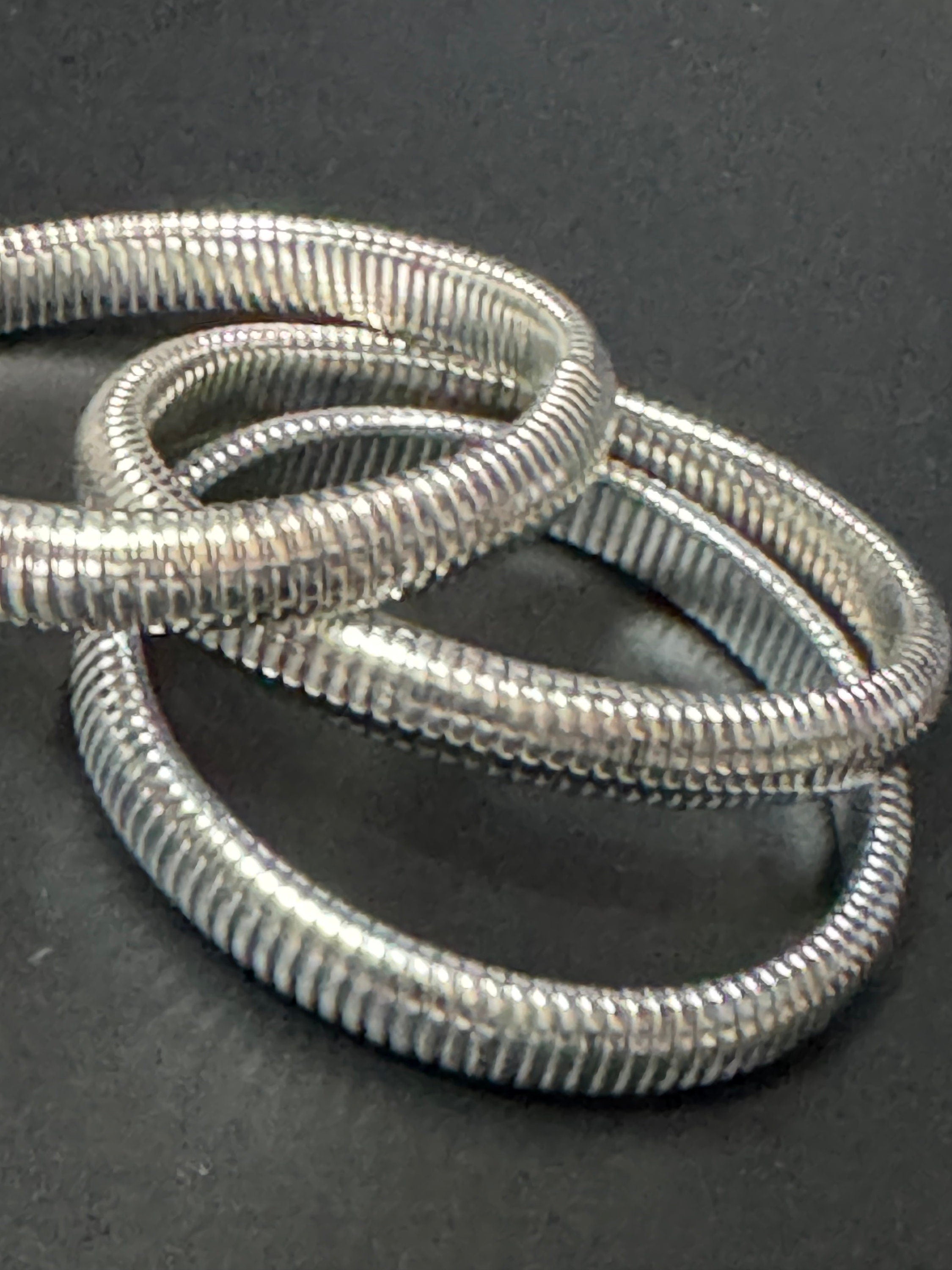 Retro 1cm silver tone omega bangle bracelet with stretch