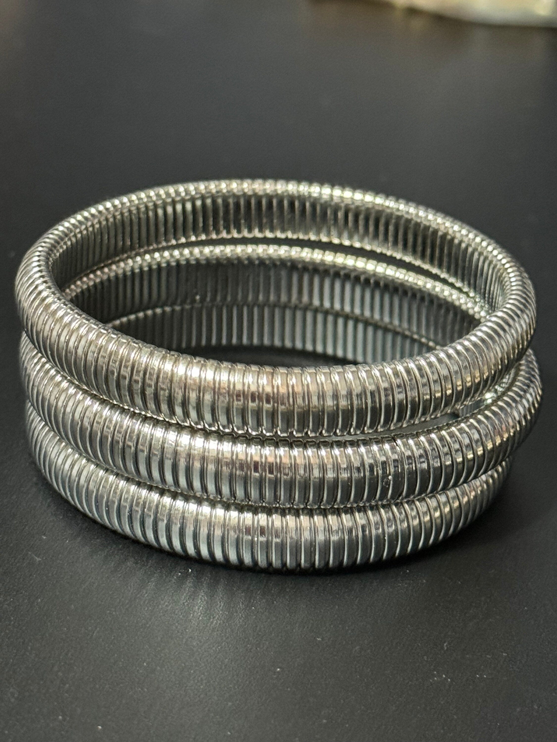 Retro 1cm silver tone omega bangle bracelet with stretch