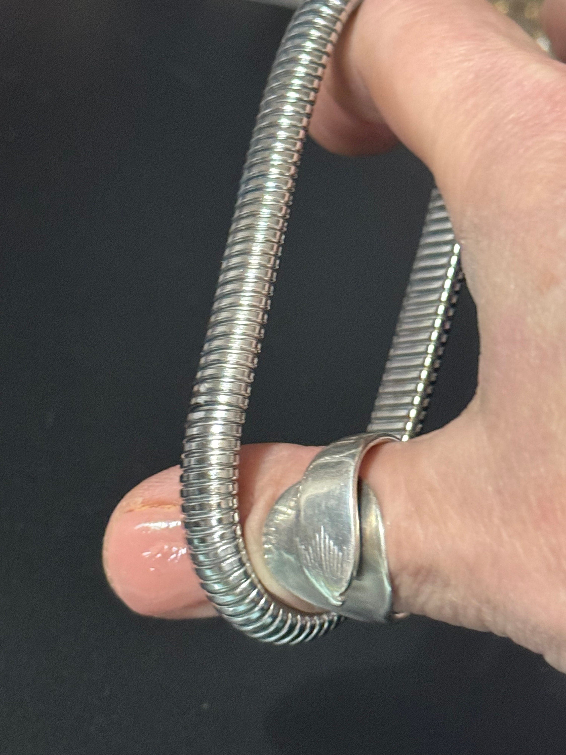 Retro 1cm silver tone omega bangle bracelet with stretch