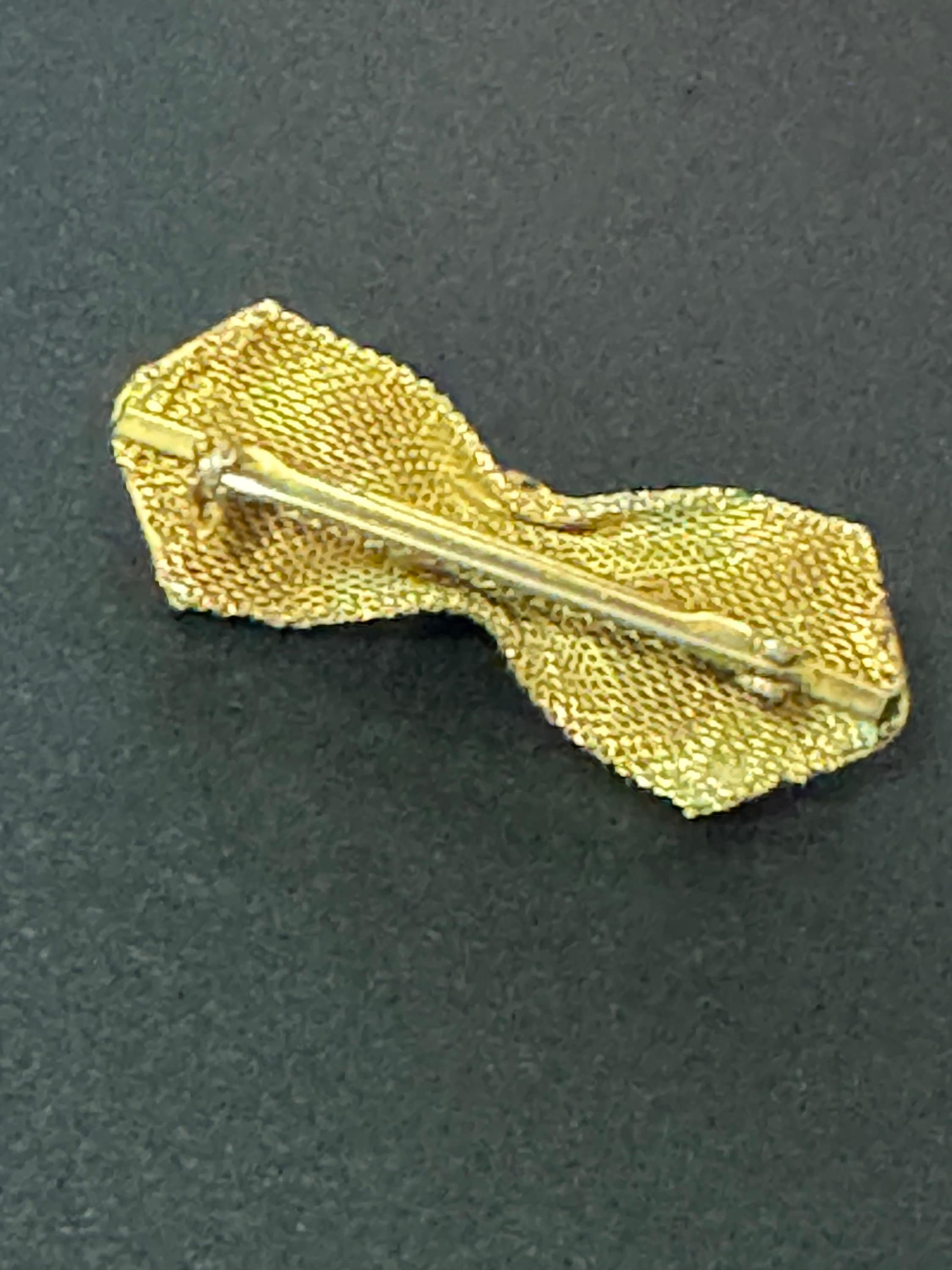 vintage modernist mid century gold tone mesh turquoise beaded abstract bar bow brooch 5cm 1960s 1970s