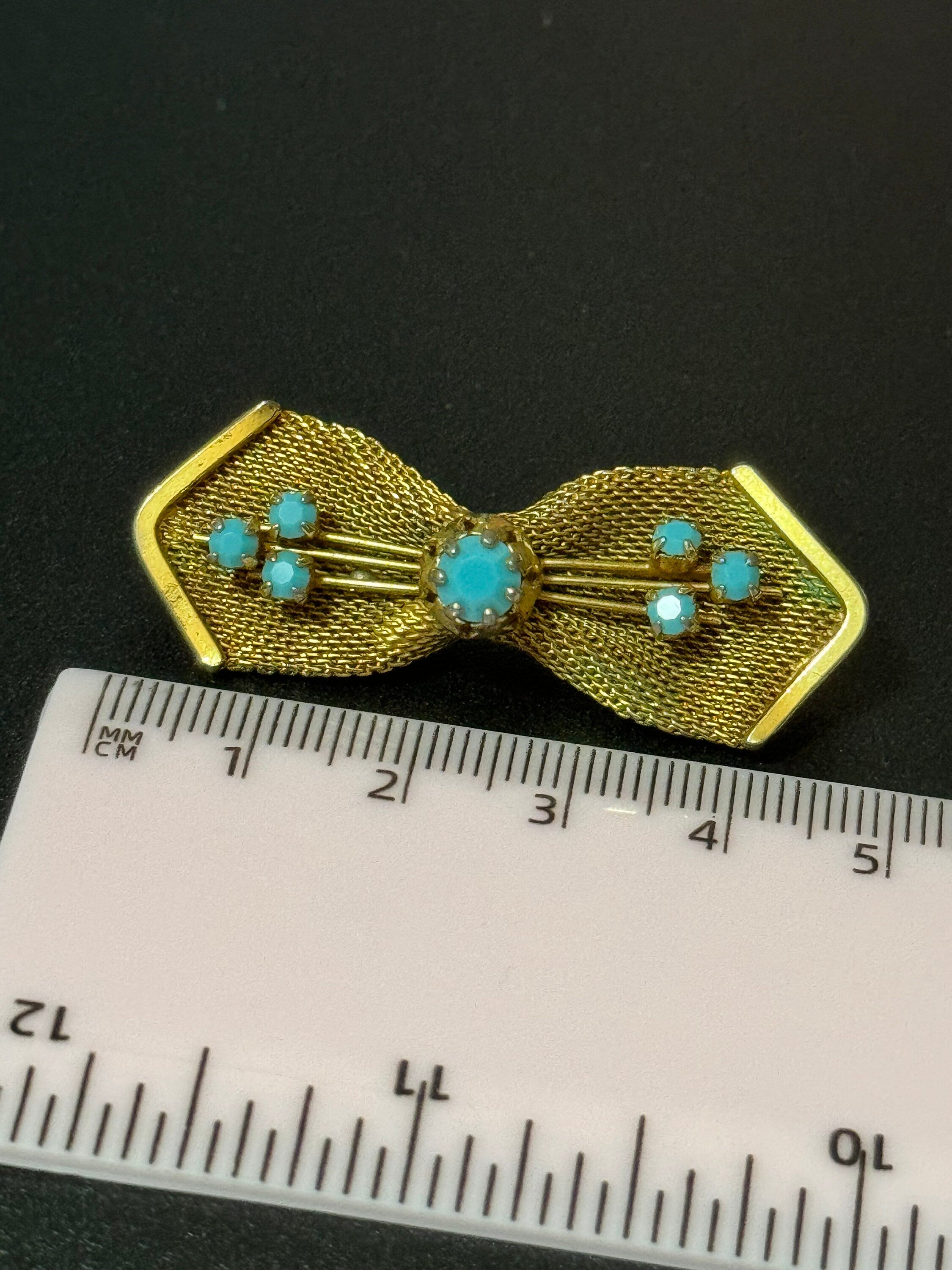 vintage modernist mid century gold tone mesh turquoise beaded abstract bar bow brooch 5cm 1960s 1970s