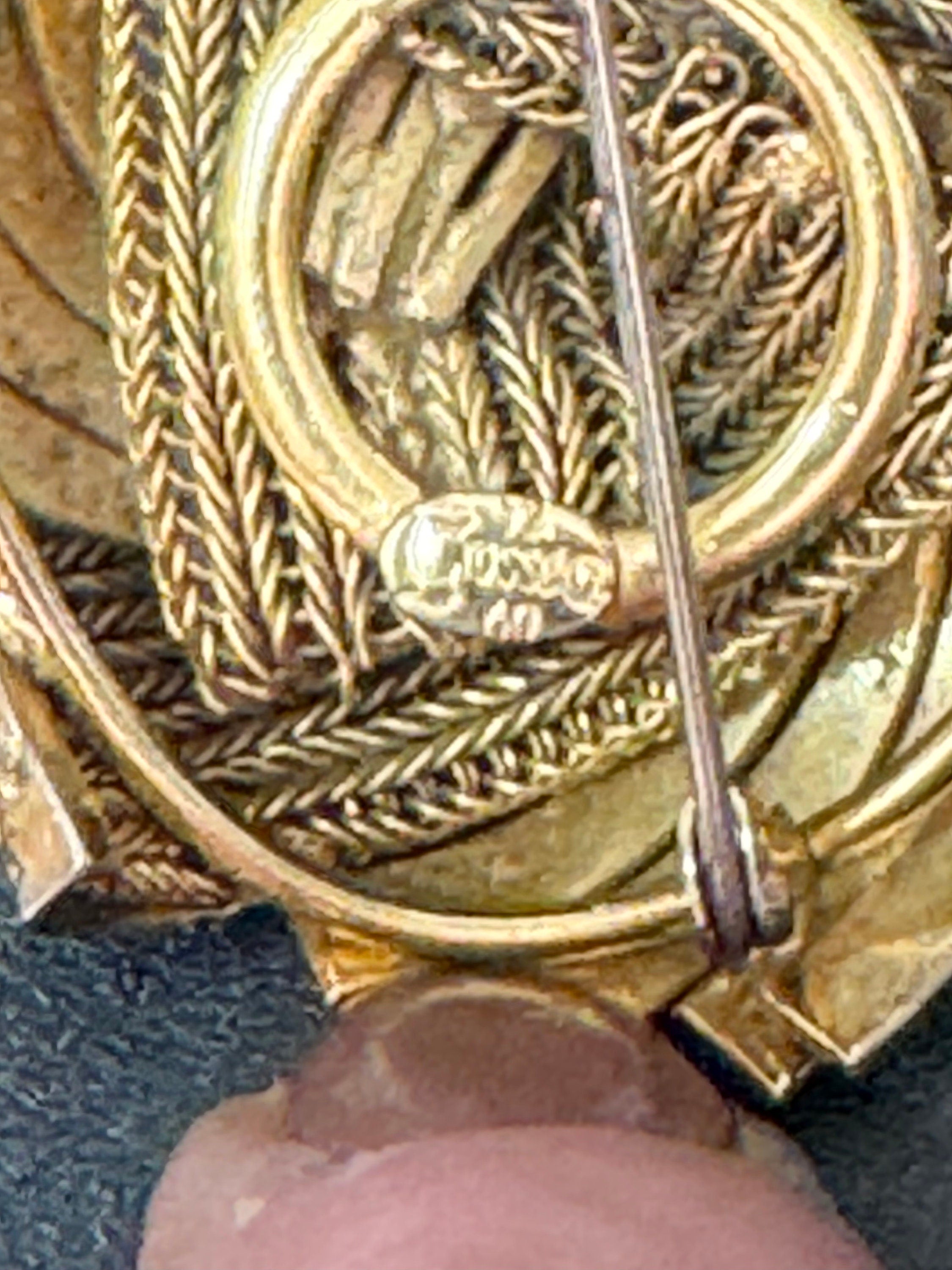 Signed GROSSE 1960 German Designer Gold Tone abstract classic knot design modernist high end brooch with roll clasp 1960s