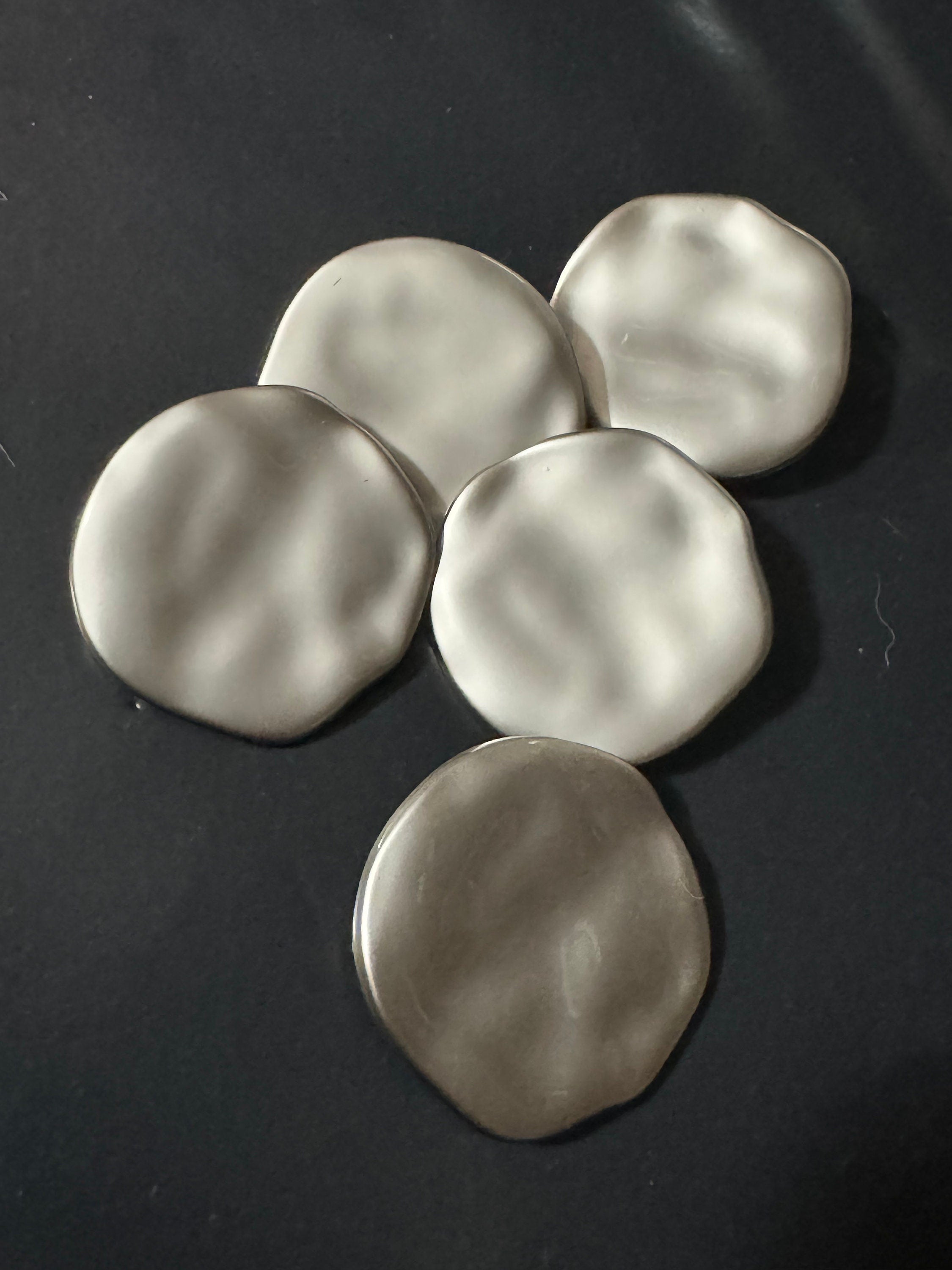 30mm Matt Silver textured buttons, Set of 5 in metal
