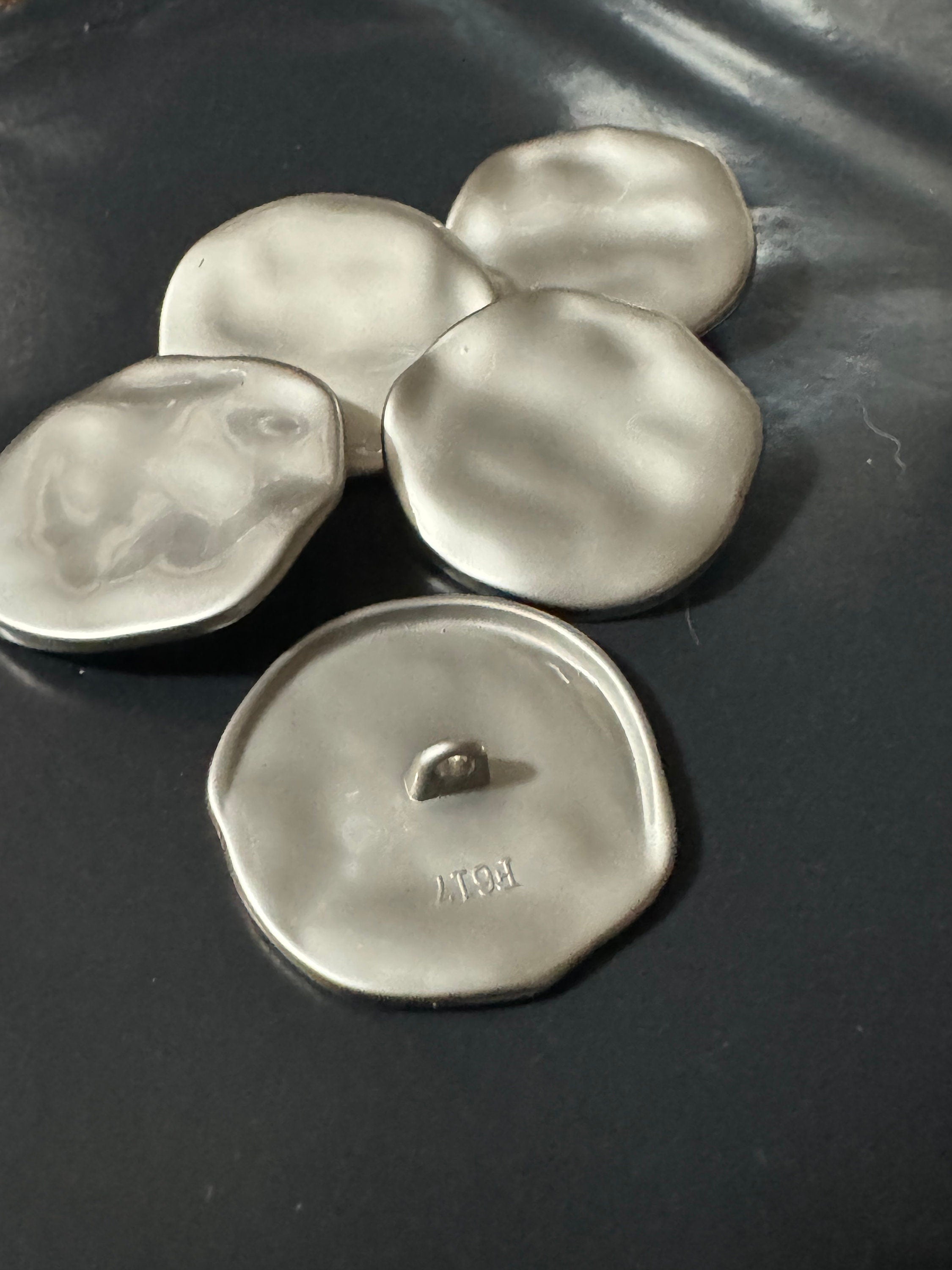 30mm Matt Silver textured buttons, Set of 5 in metal