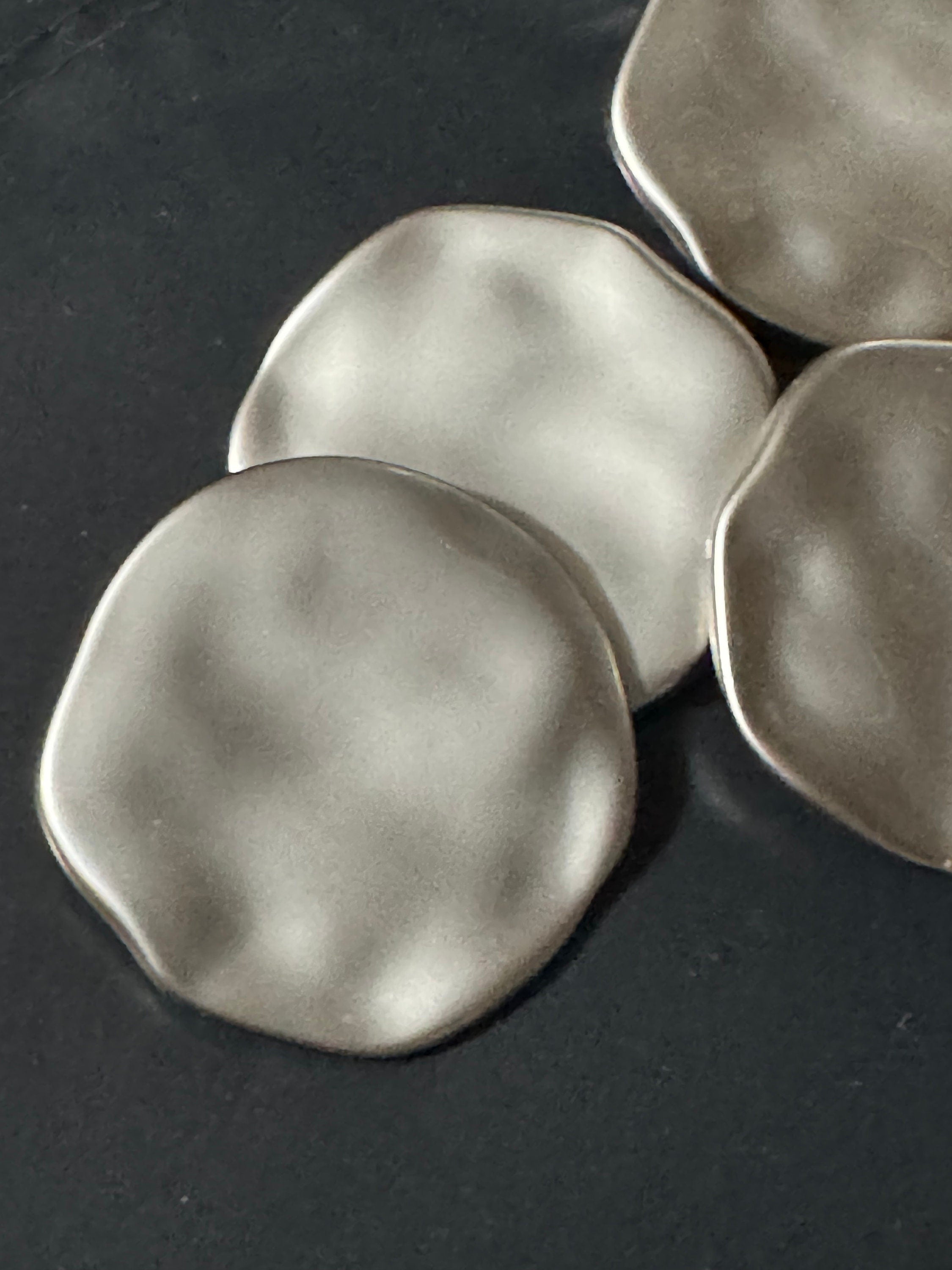 30mm Matt Silver textured buttons, Set of 5 in metal