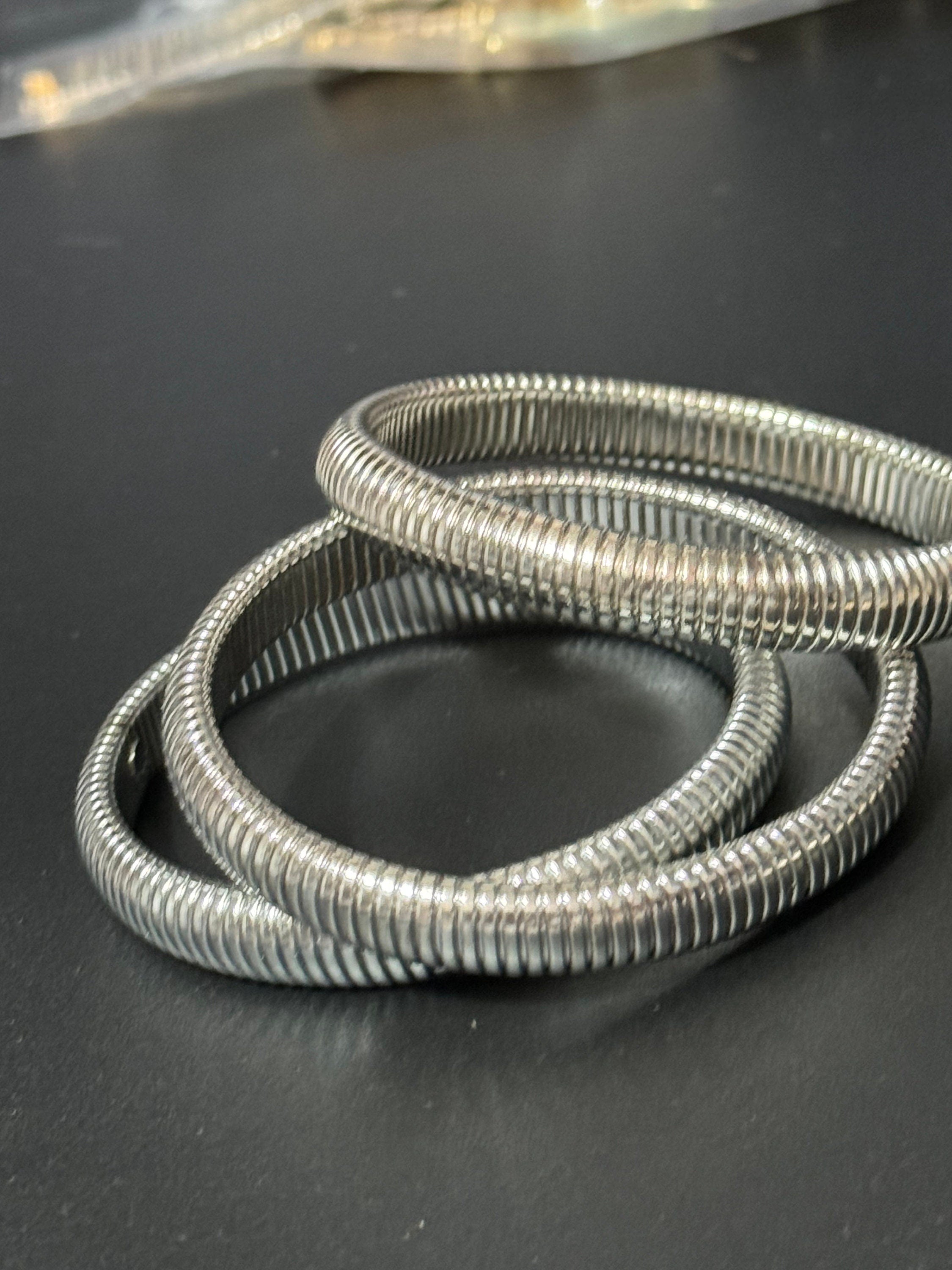 Retro 1cm silver tone omega bangle bracelet with stretch