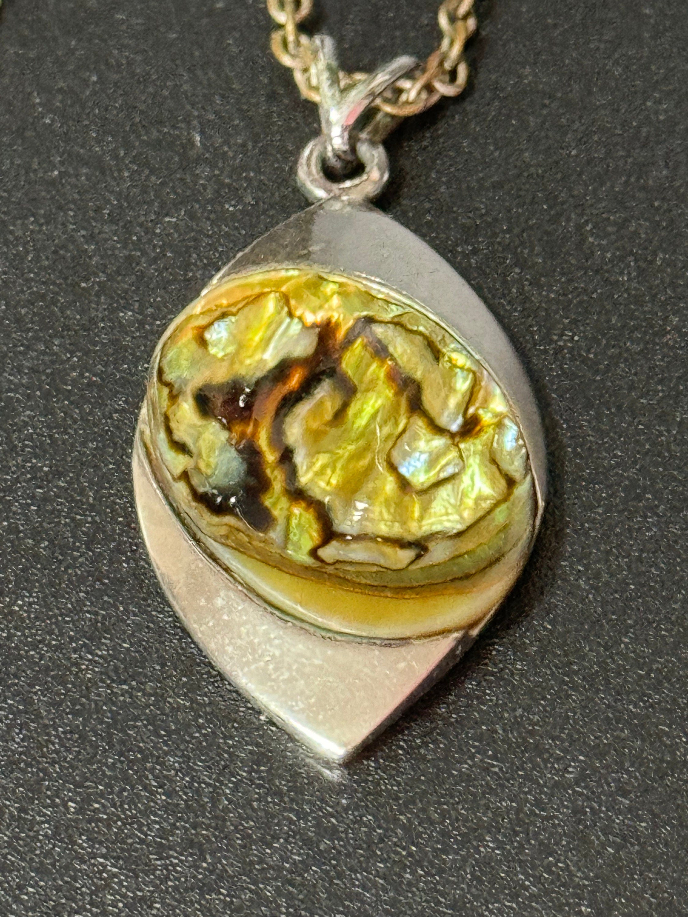 signed EXQUISITE Vintage Modernist silver tone mother of pearl abalone shell pendant necklace 1970s