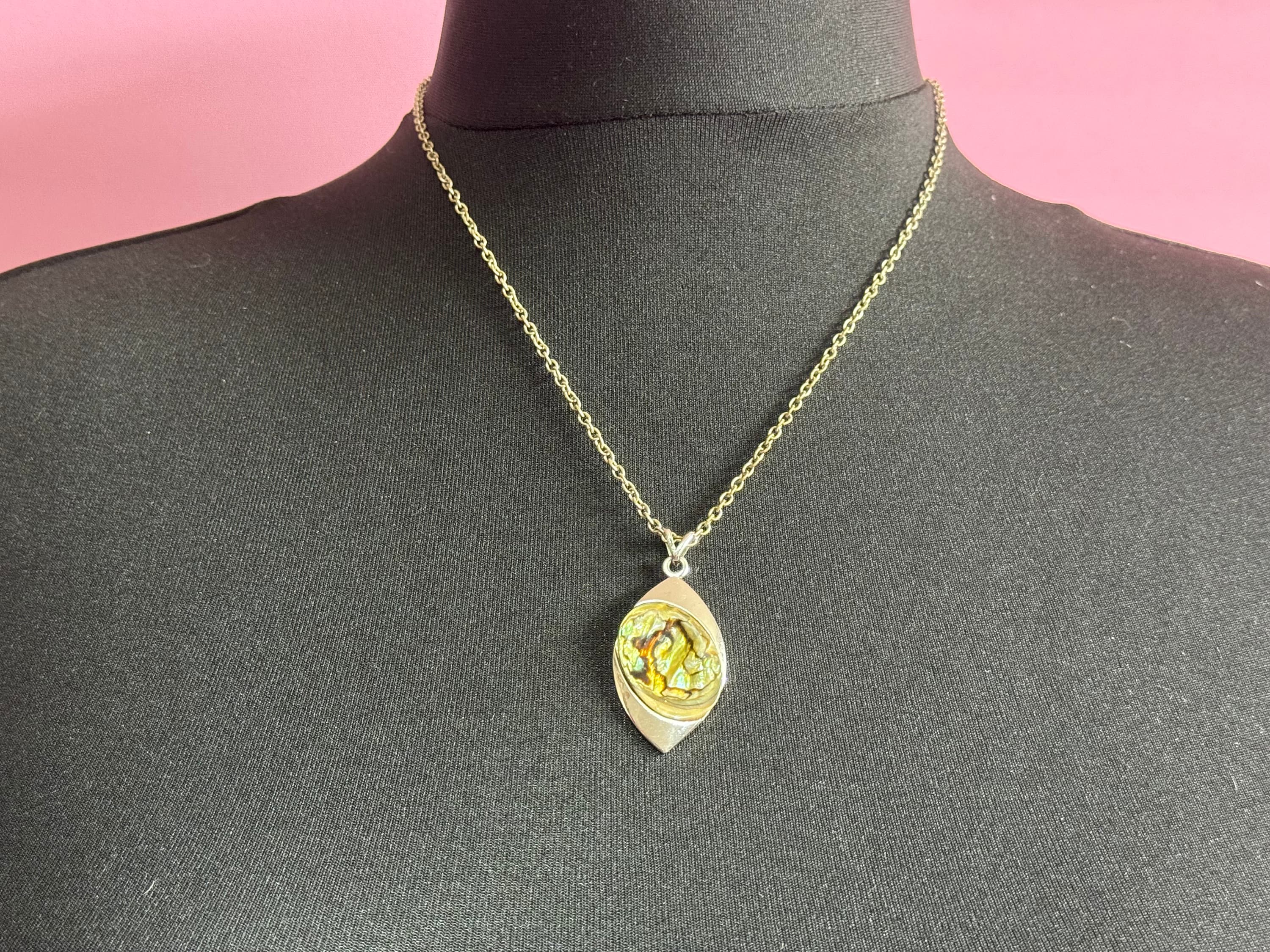 signed EXQUISITE Vintage Modernist silver tone mother of pearl abalone shell pendant necklace 1970s