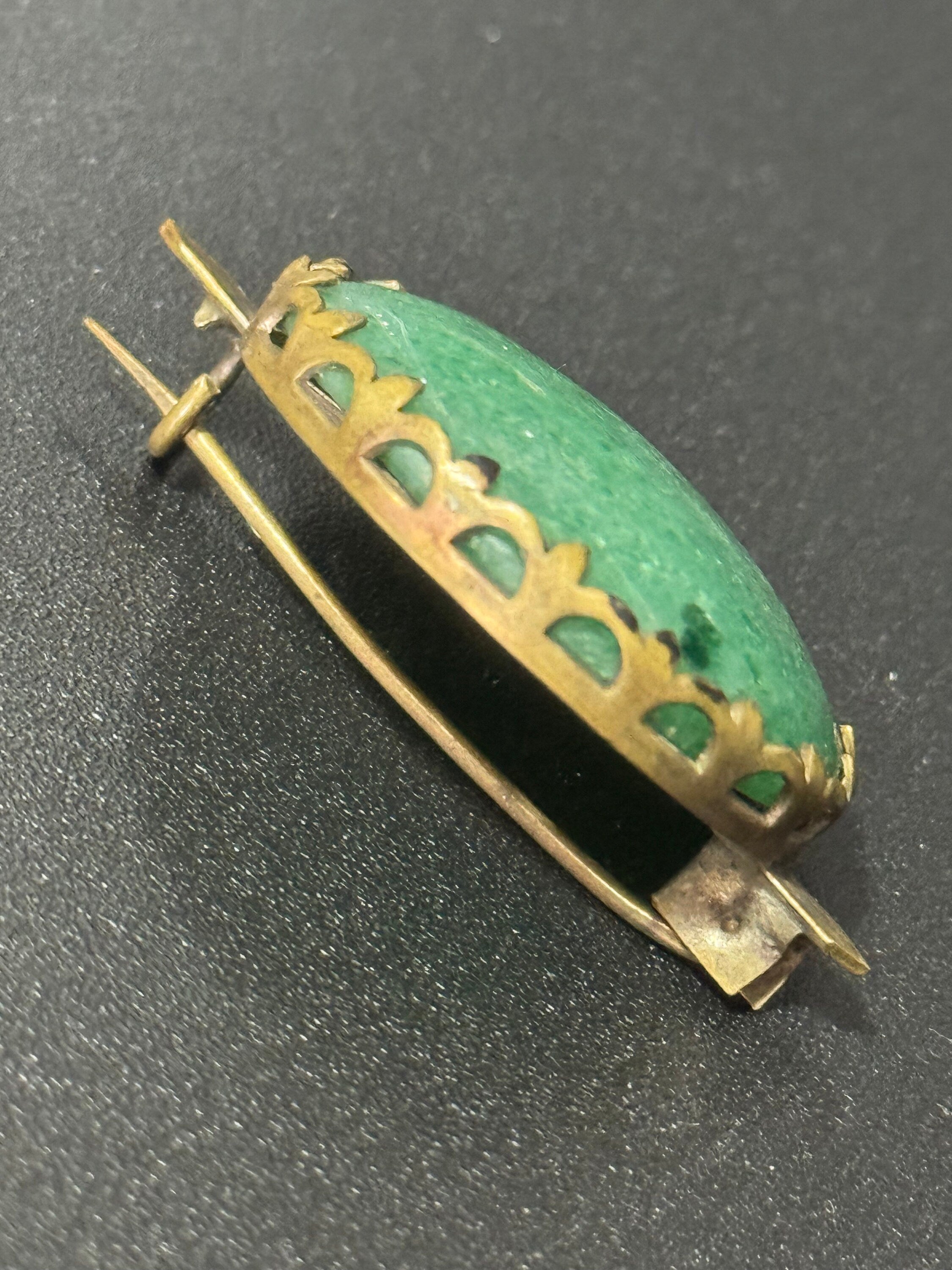 Vintage Green gemstone brass oval Brooch Stone Agate