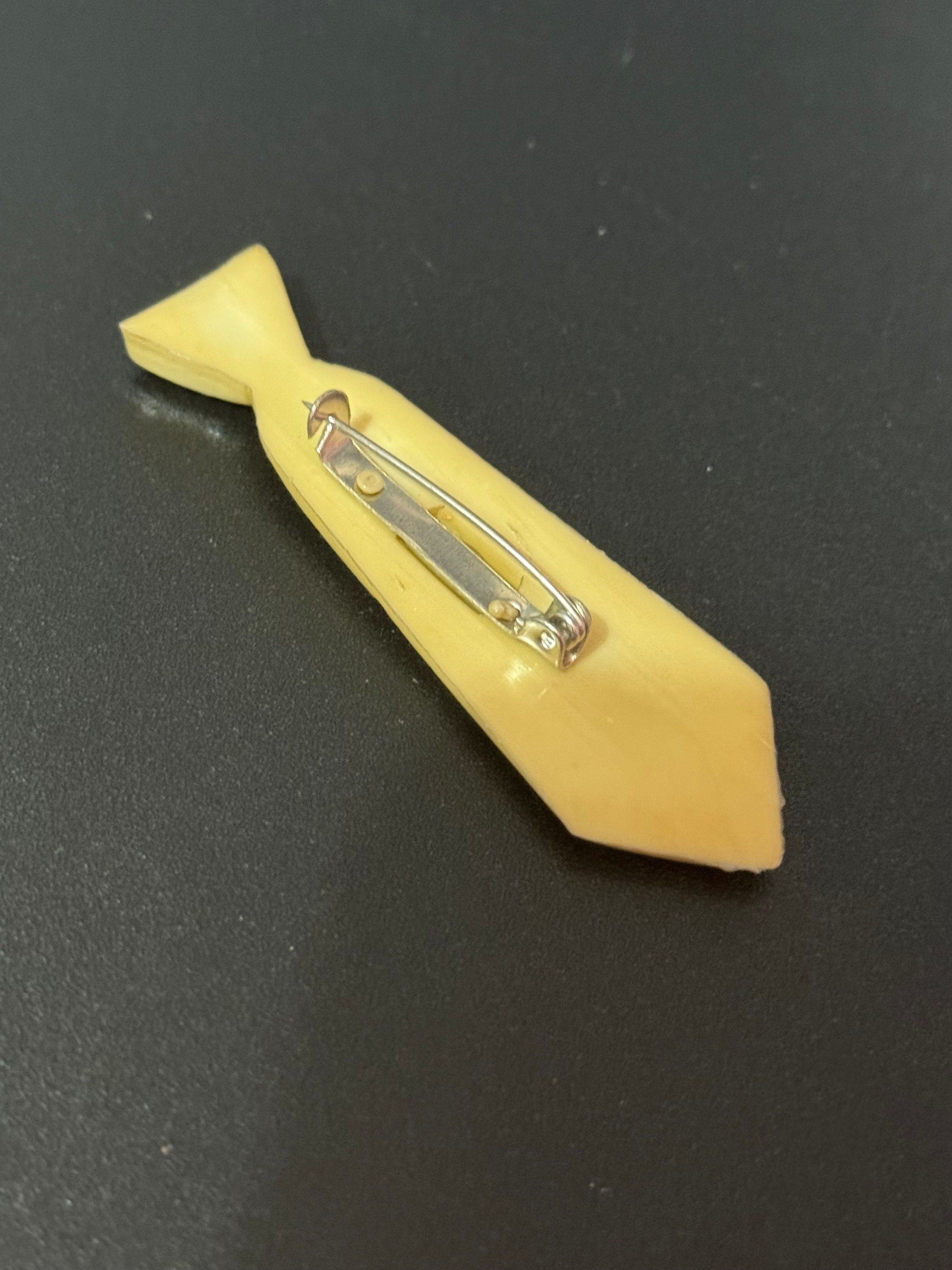 5cm true vintage novelty French early plastic celluloid cream men’s suit tie Brooch