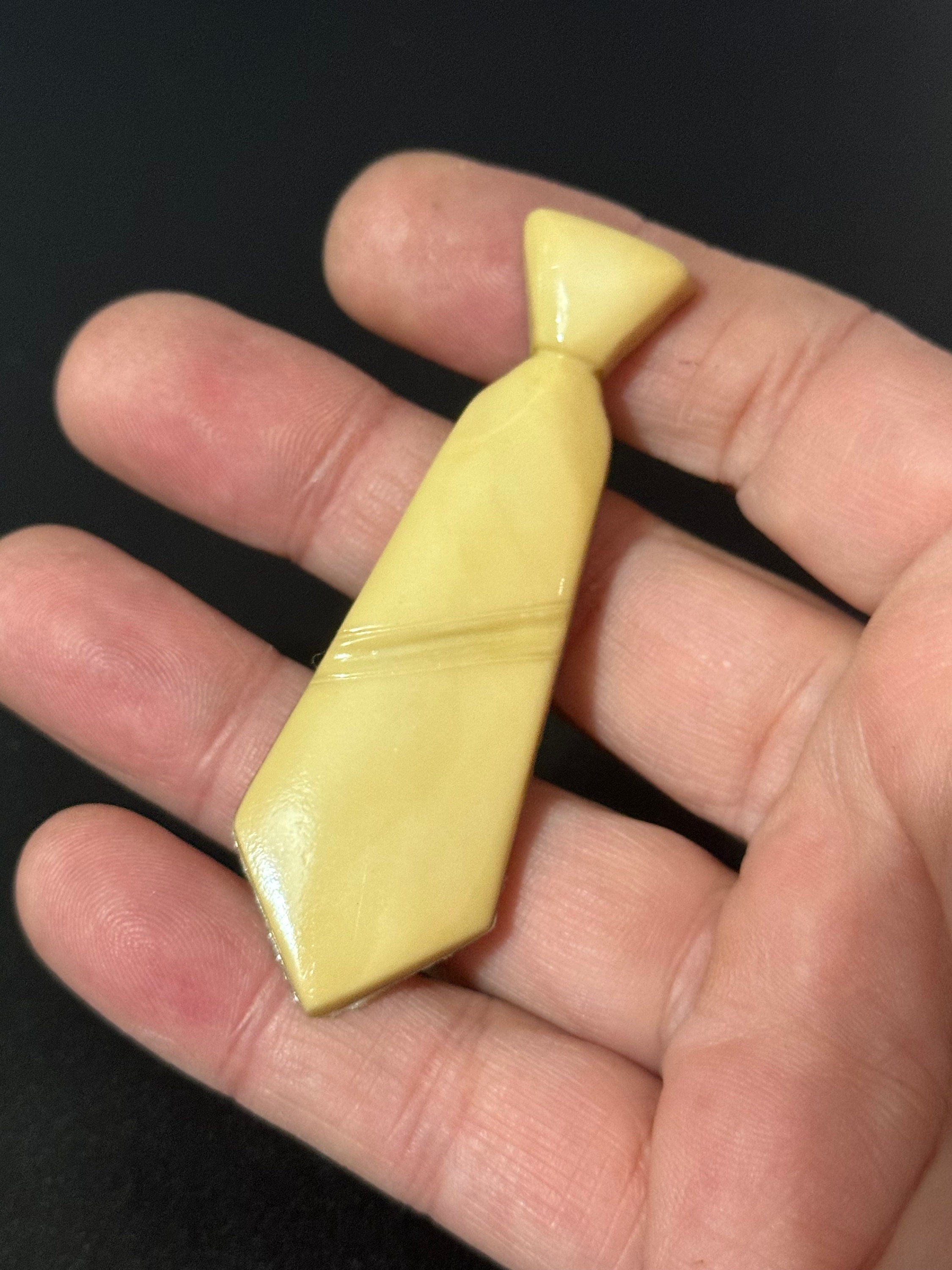 5cm true vintage novelty French early plastic celluloid cream men’s suit tie Brooch