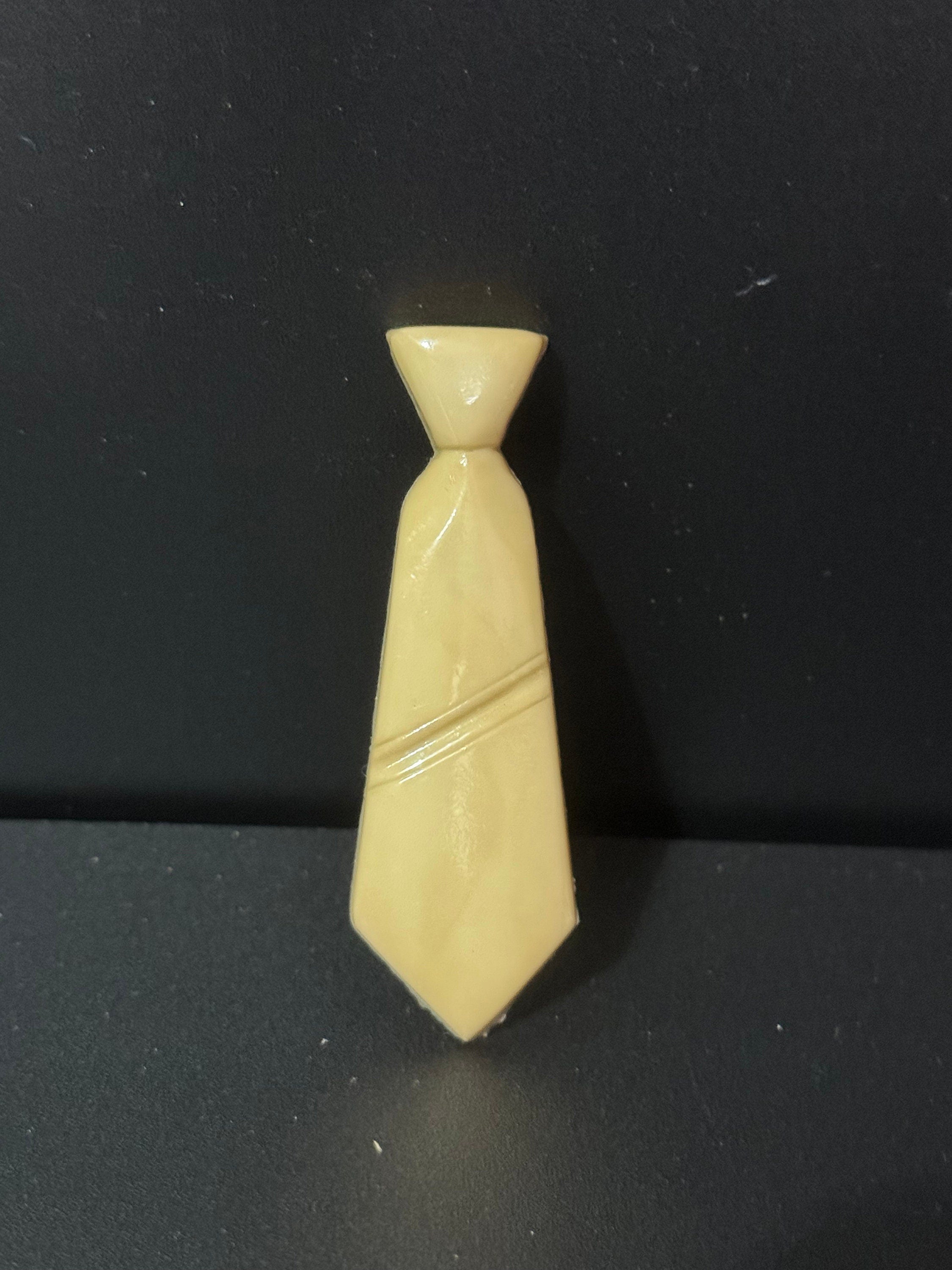 5cm true vintage novelty French early plastic celluloid cream men’s suit tie Brooch