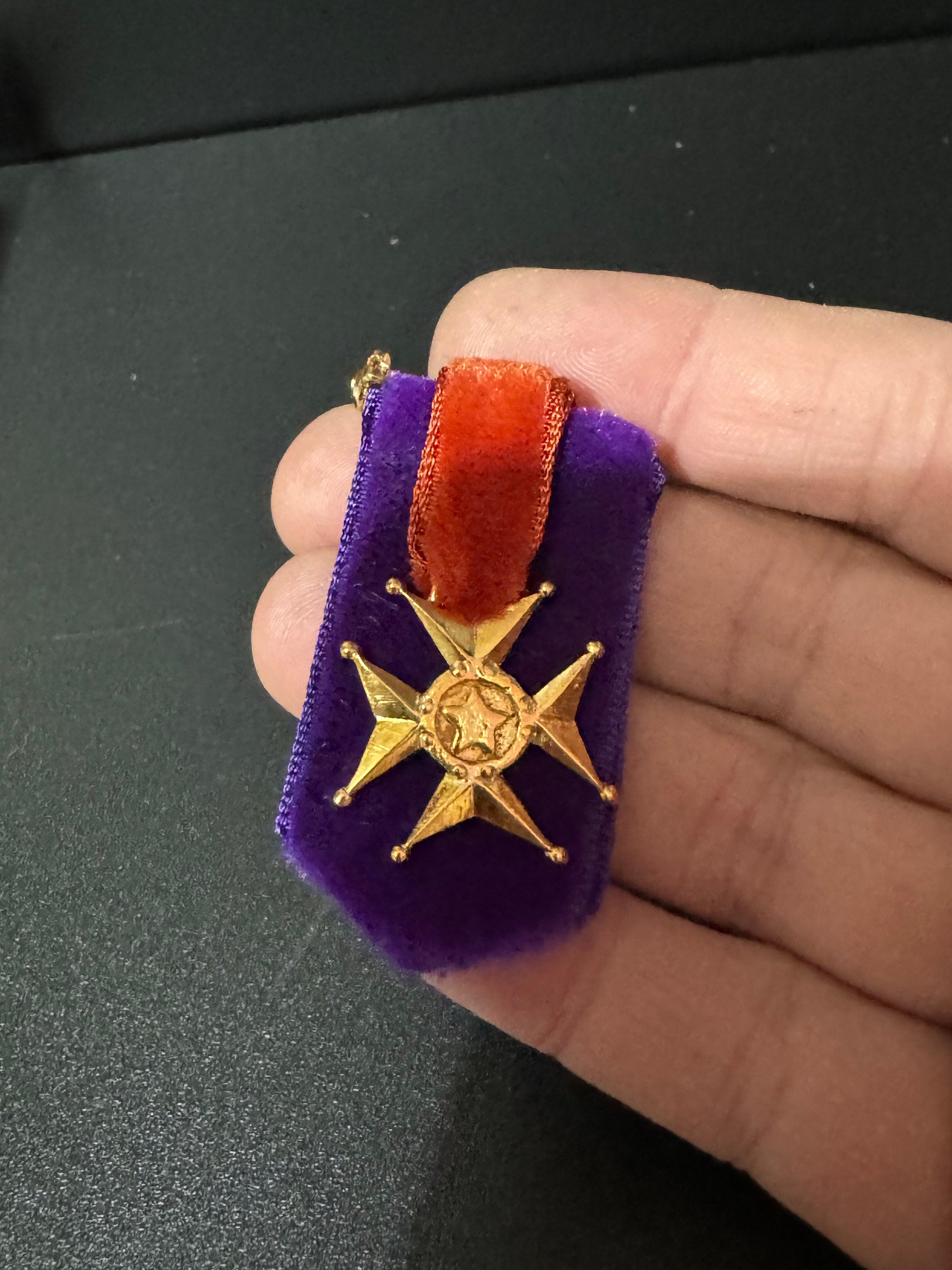 vintage novelty French velvet faux medal military Brooch parachute regiment Maltese cross