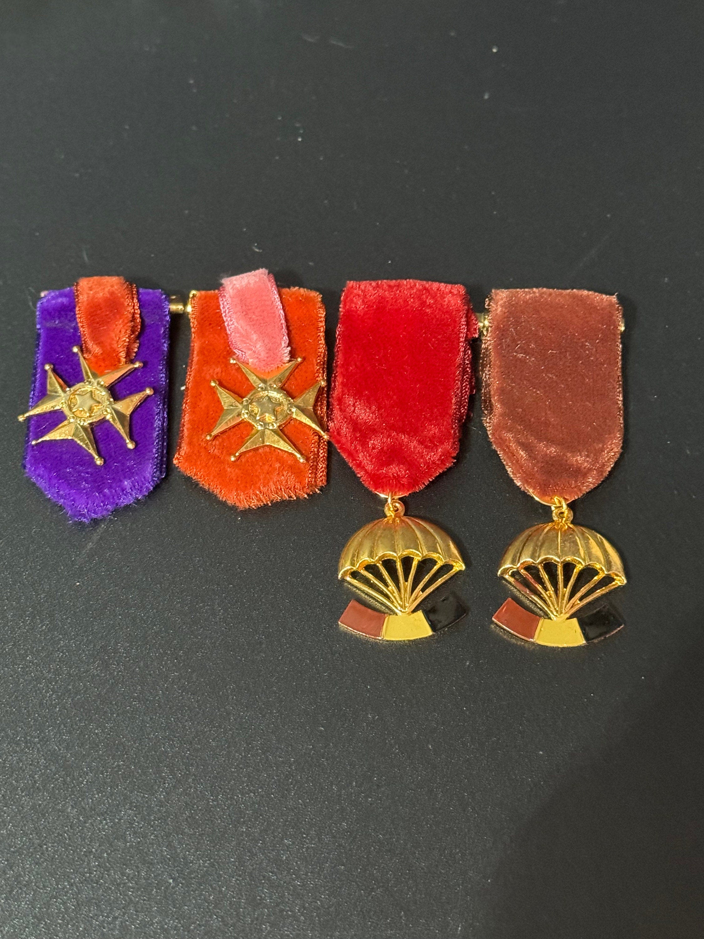 vintage novelty French velvet faux medal military Brooch parachute regiment Maltese cross