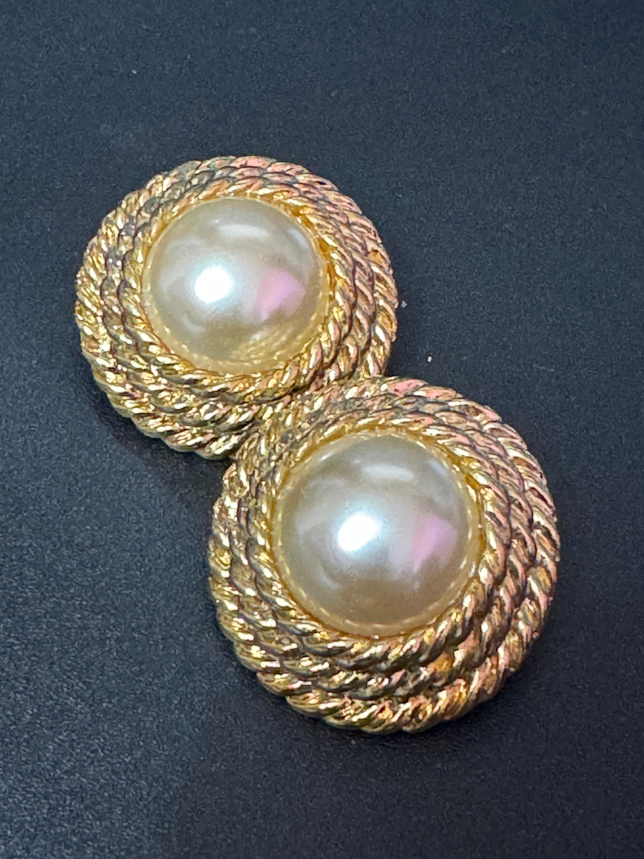 oversized 3.5cm Gold tone faux pearl cabochon nautical rope twist domed clip on earrings 1980s