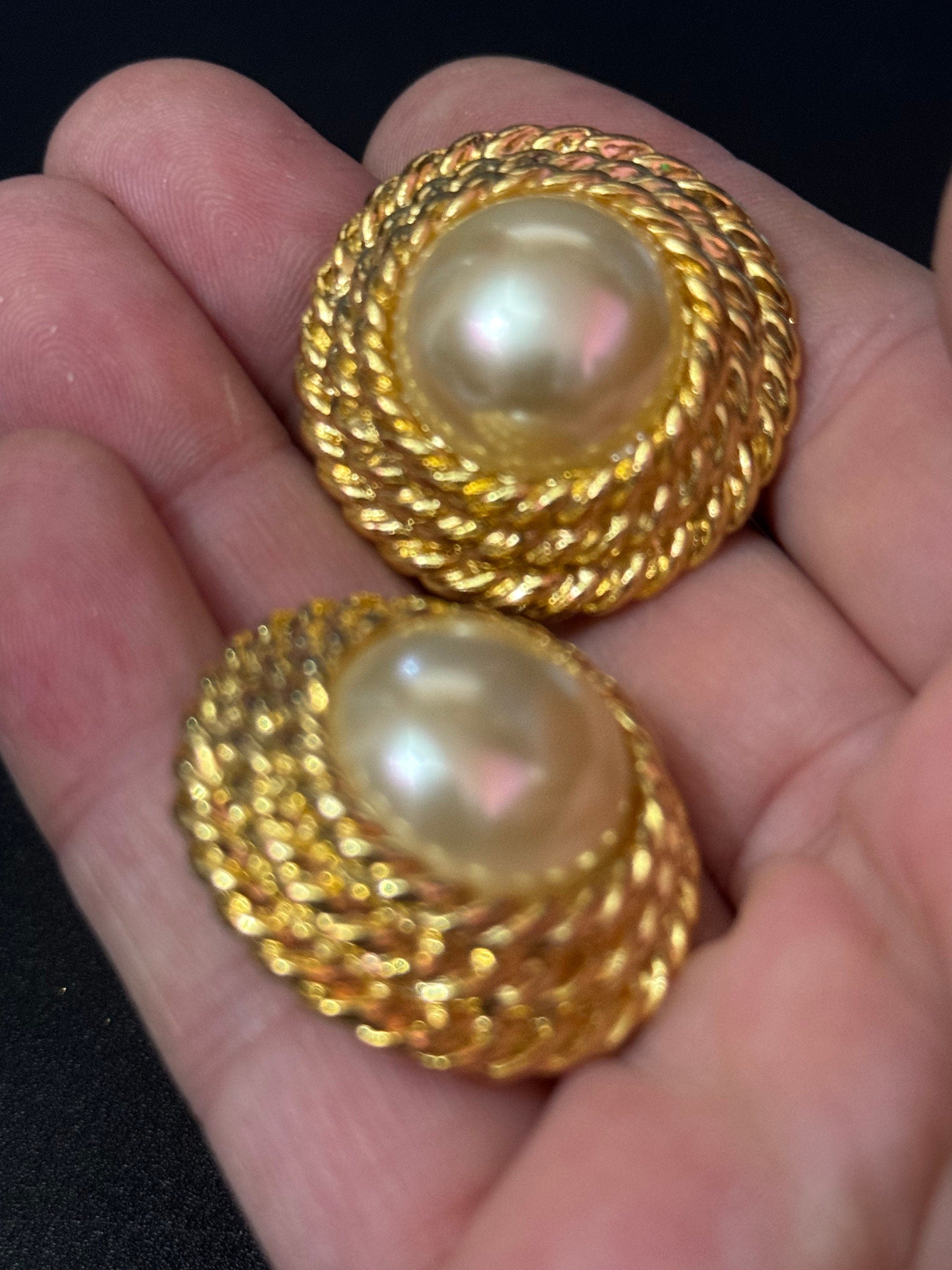 oversized 3.5cm Gold tone faux pearl cabochon nautical rope twist domed clip on earrings 1980s