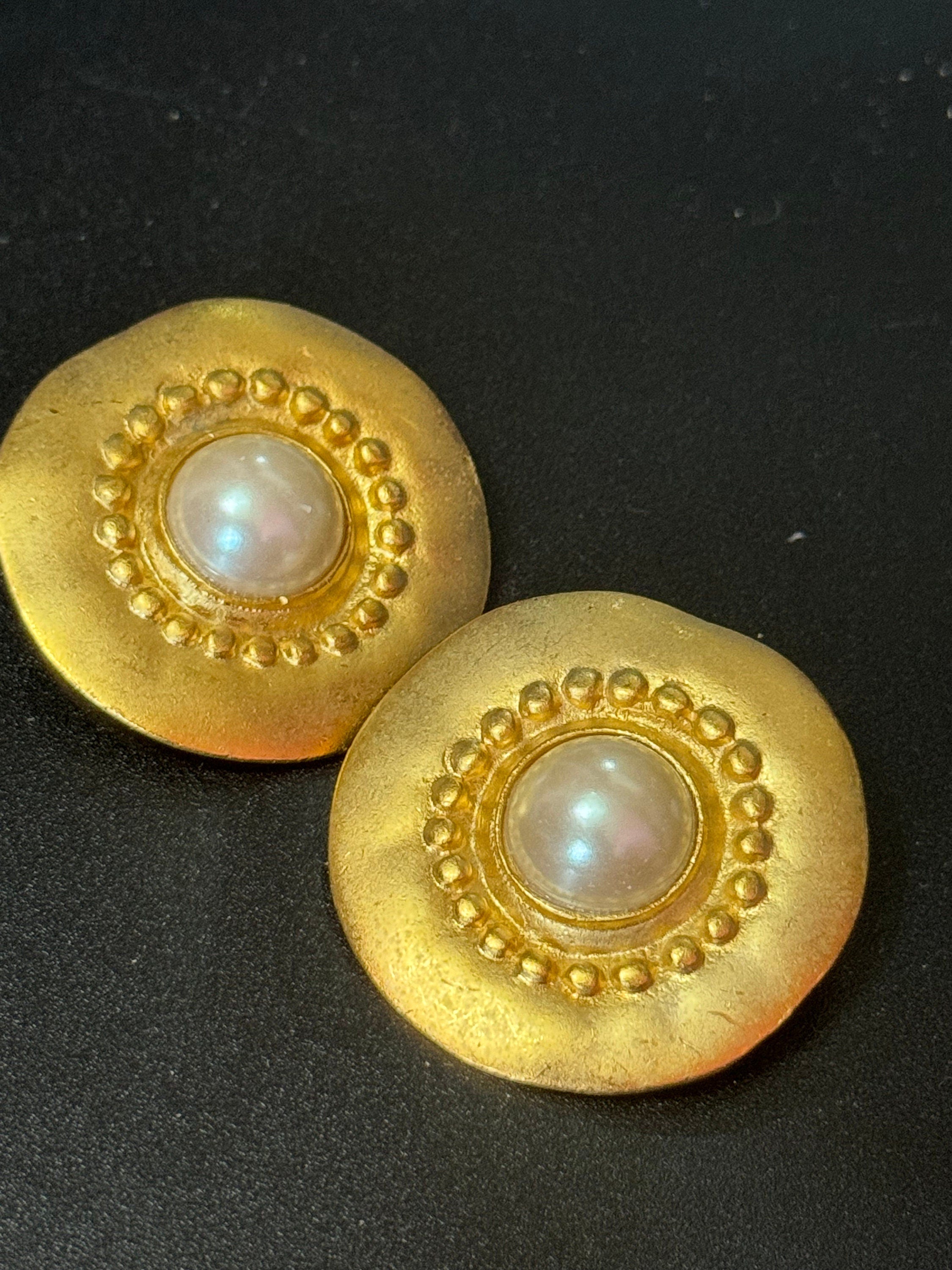 True vintage oversized 4cm Matt Gold tone faux pearl cabochon round Etruscan clip on earrings 1990s
