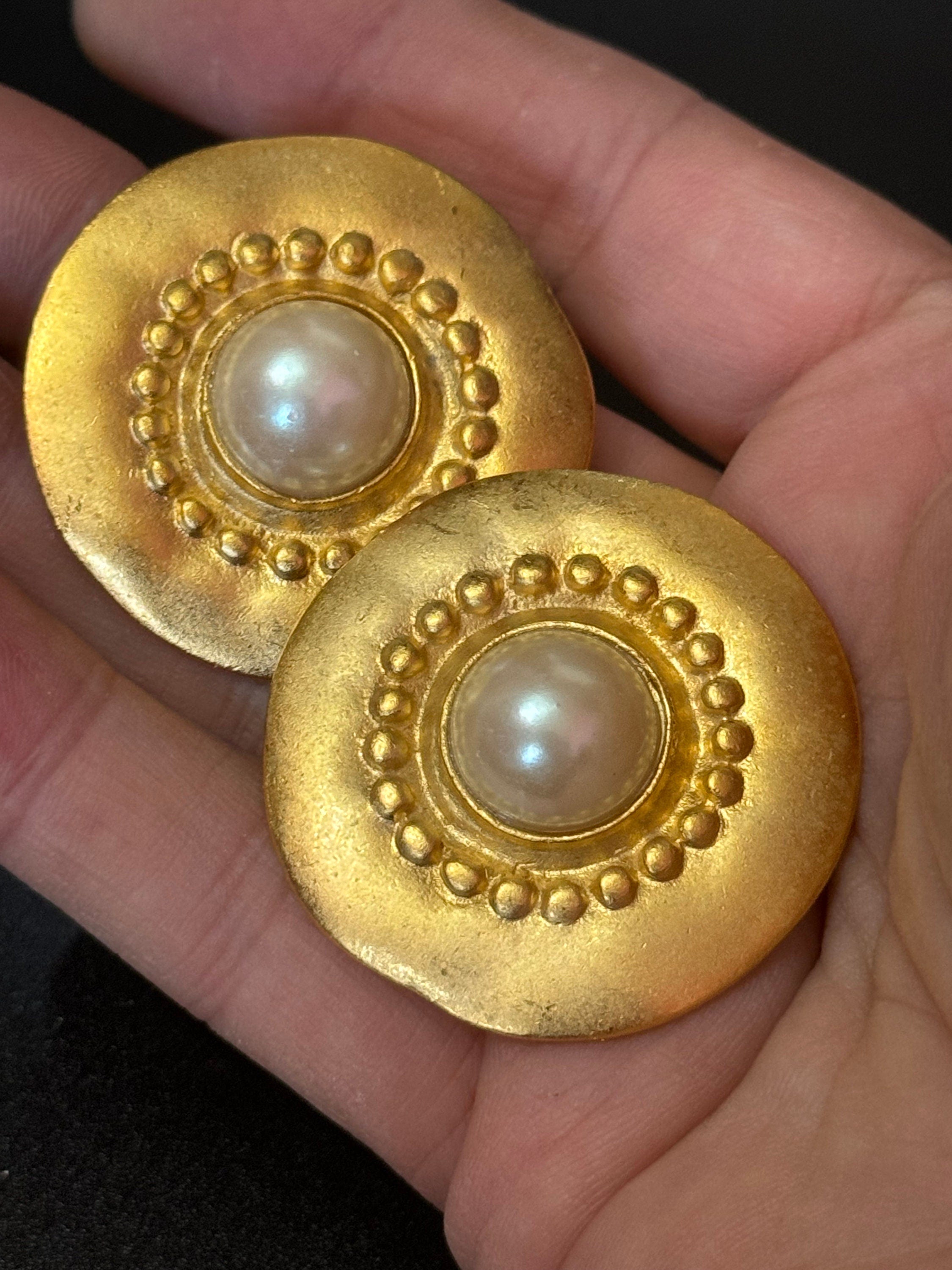True vintage oversized 4cm Matt Gold tone faux pearl cabochon round Etruscan clip on earrings 1990s
