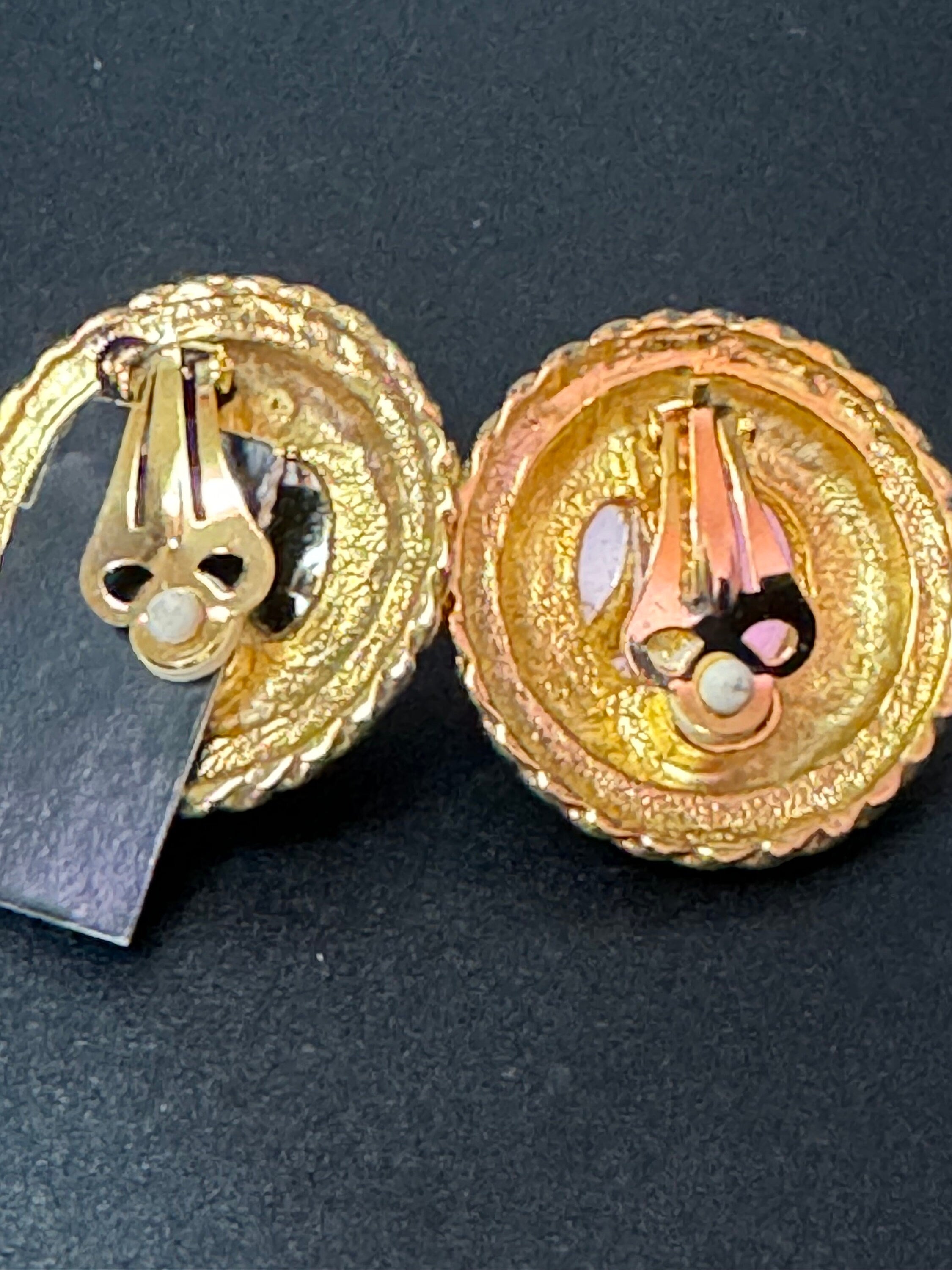 Vintage 1980s Clip On Earrings: Gold Tone Nautical Rope, Cognac Cabochon