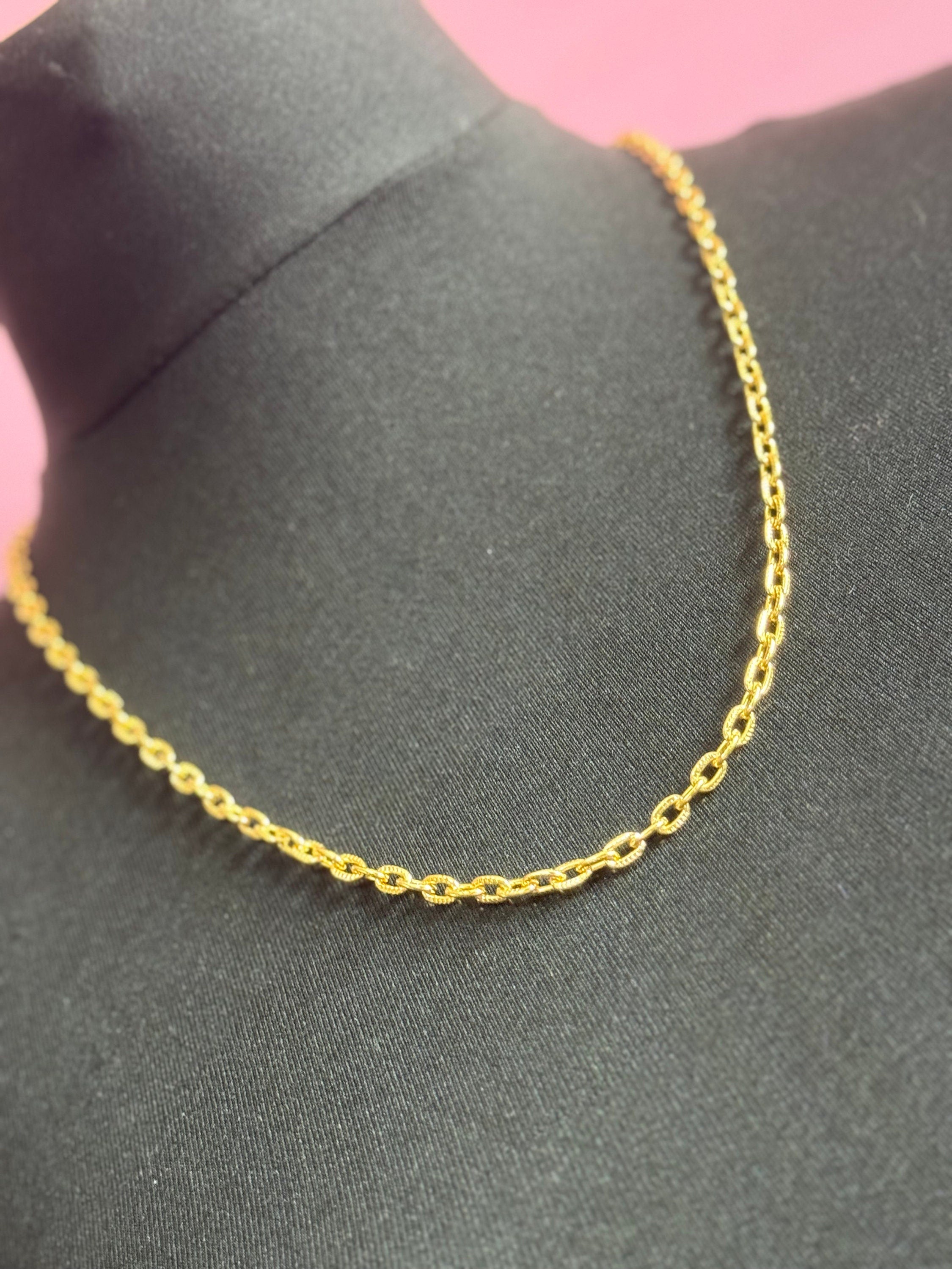 18” 61cm long 1980s gold tone textured cable link plain chain necklace