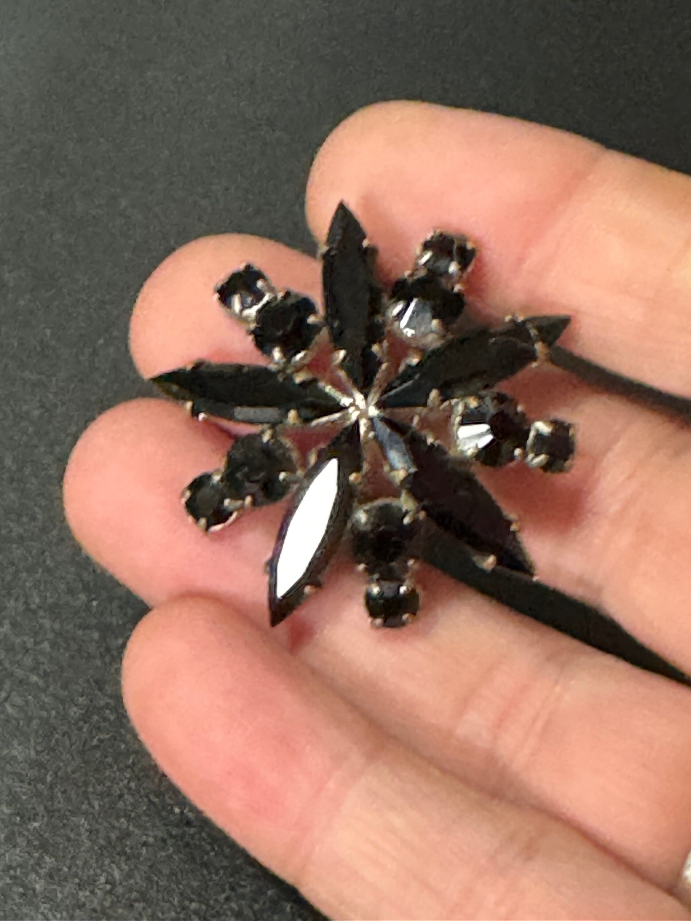 Vintage black Rhinestone diamanté paste Starburst Brooch
