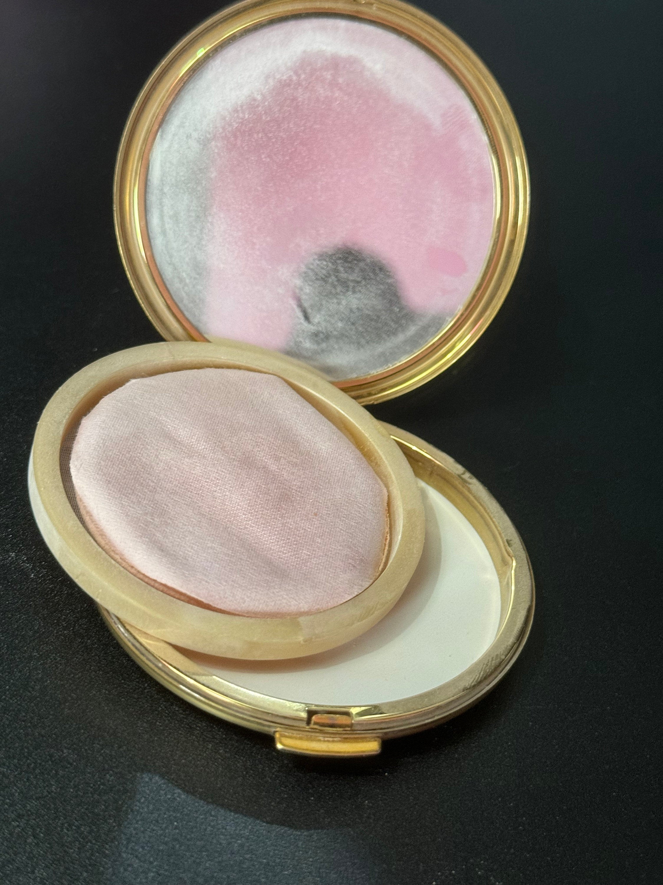 Etched flowers leaves plain floral Stratton powder compact gold tone