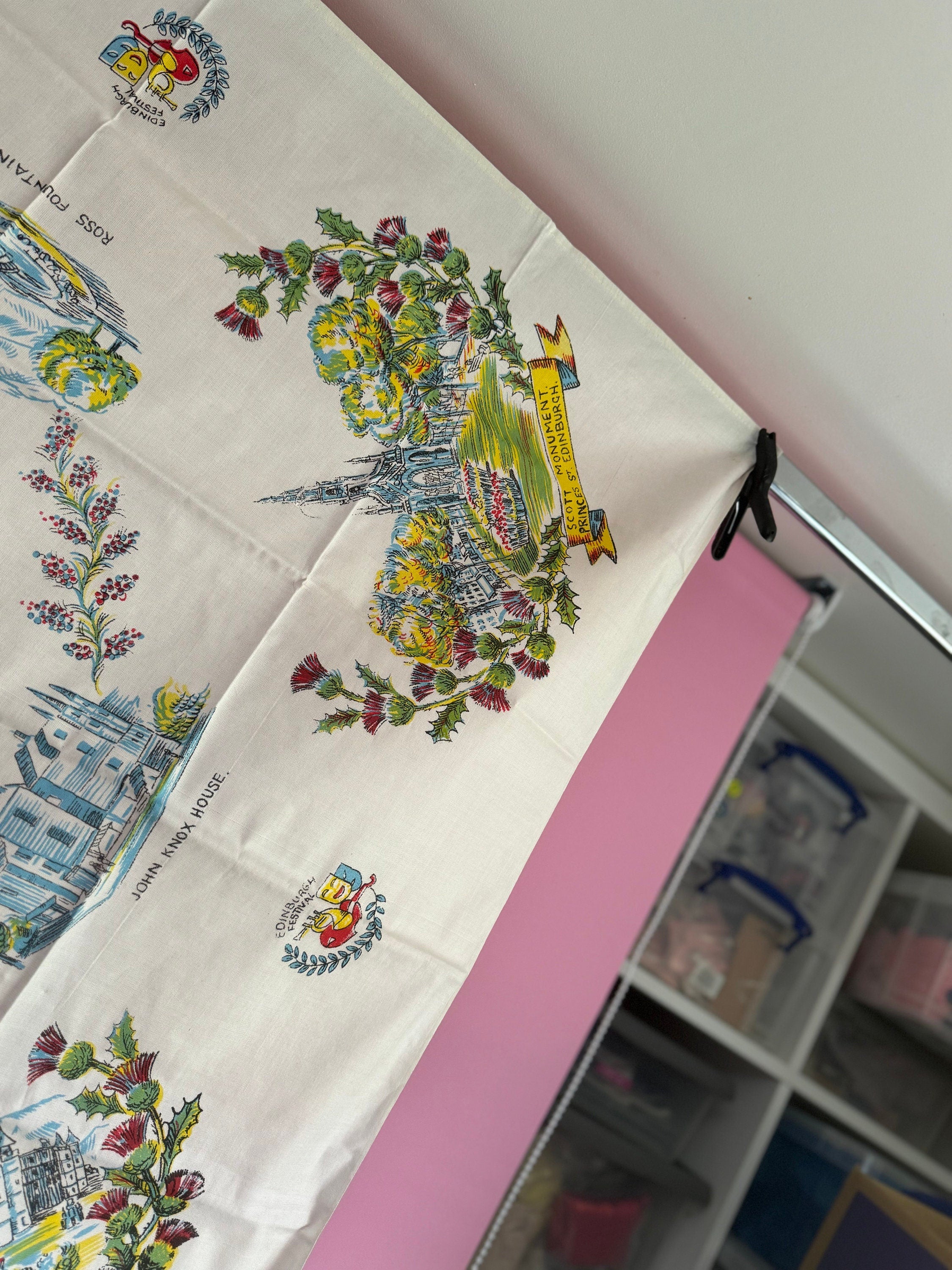 36” Vintage printed souvenir tablecloth EDINBURGH SCOTLAND landmarks Scottish city