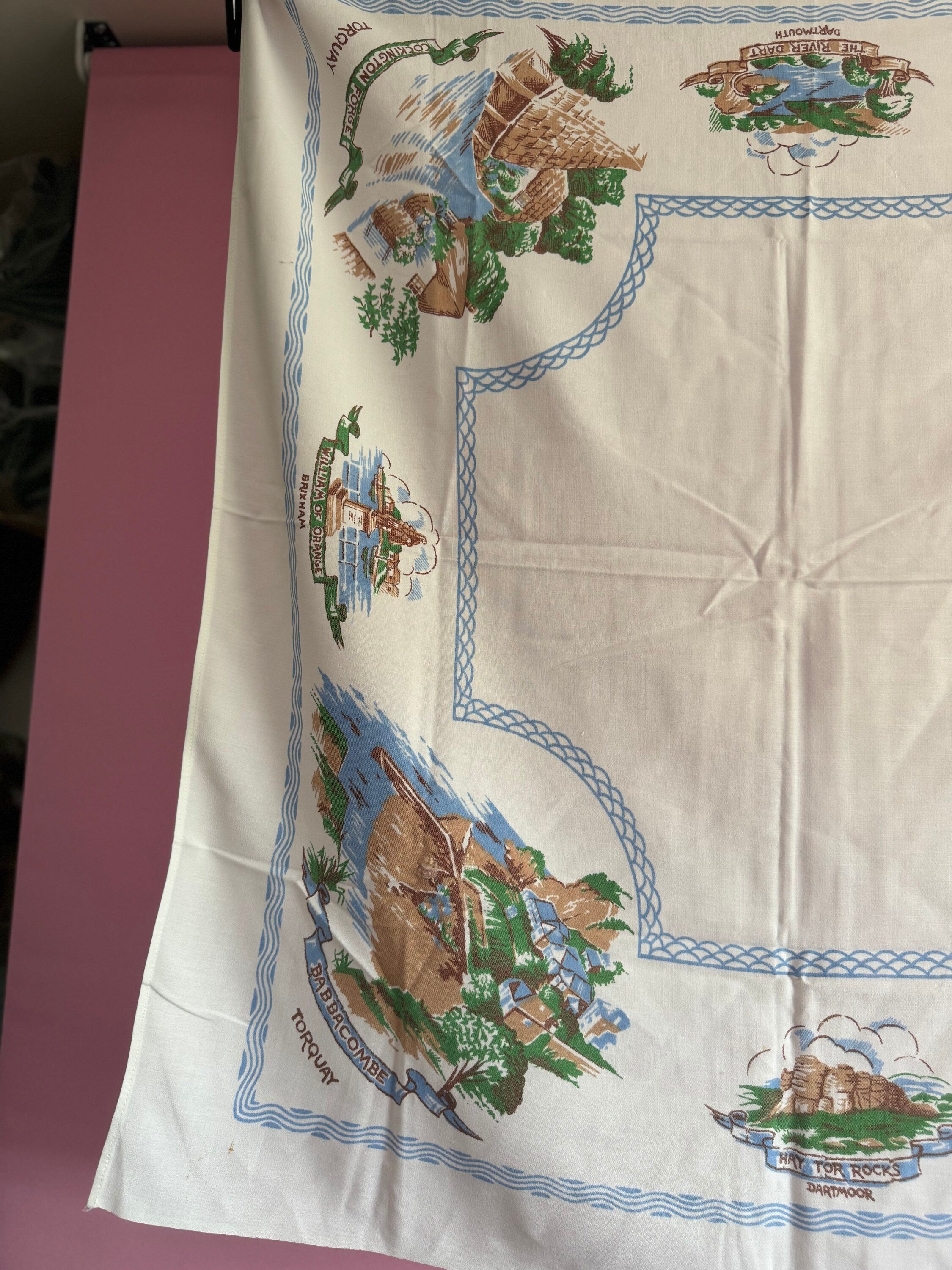 33” DEVON Vintage printed souvenir tablecloth towns landmarks