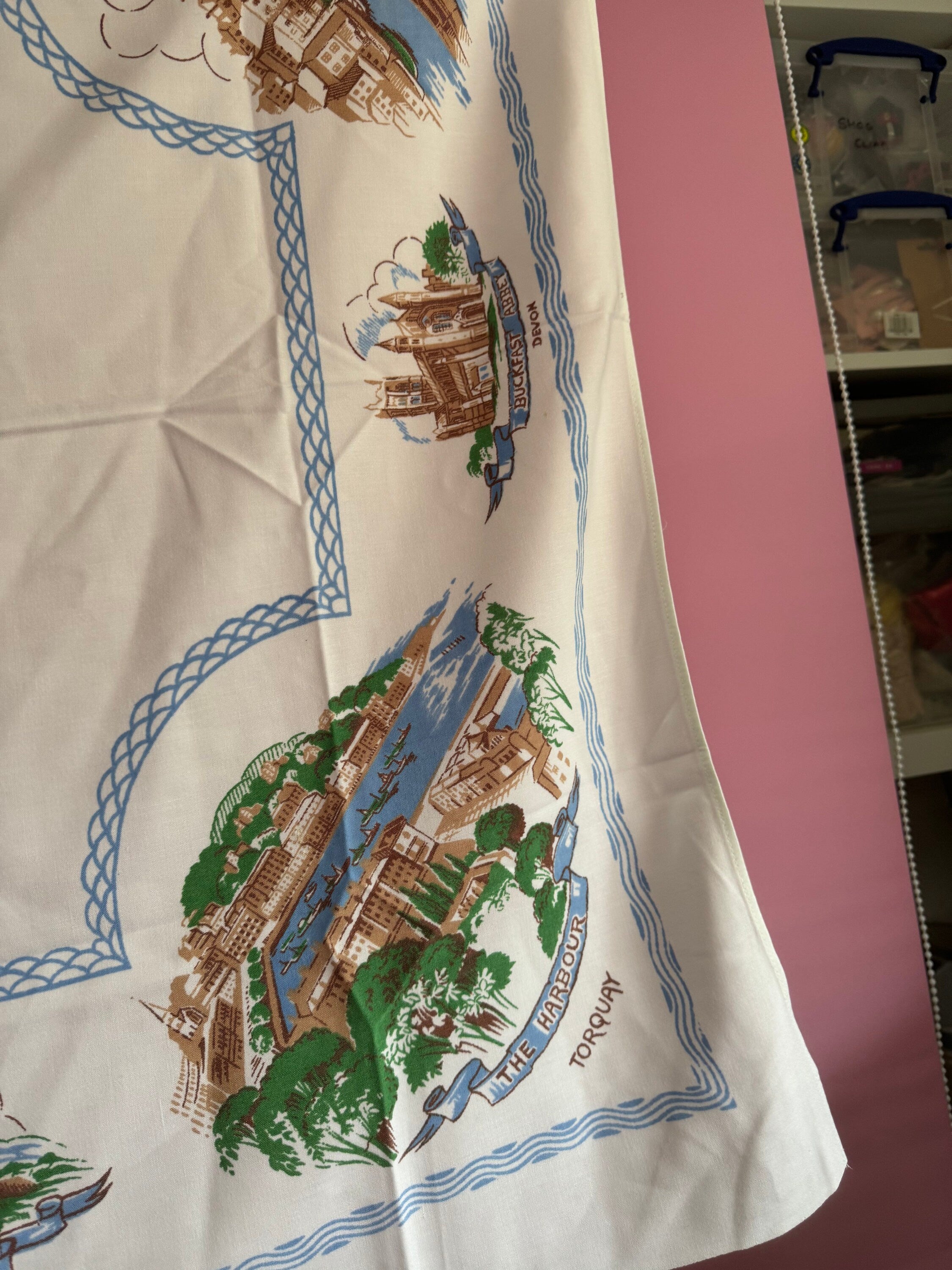33” DEVON Vintage printed souvenir tablecloth towns landmarks