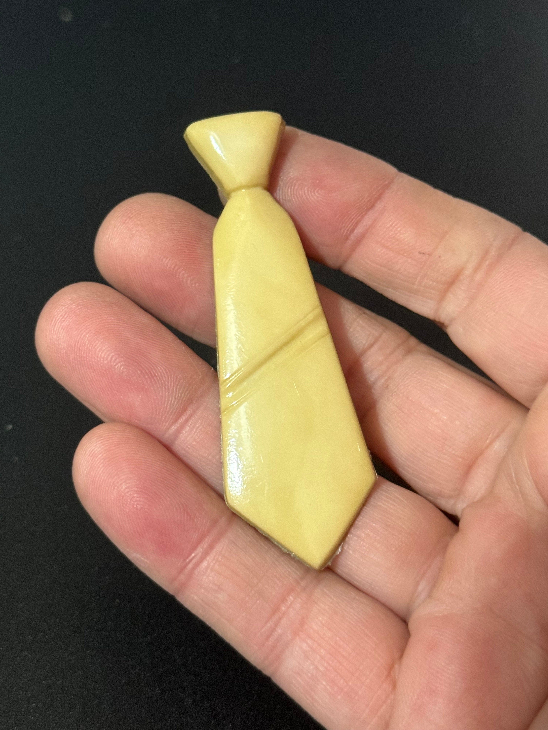 5cm true vintage novelty French early plastic celluloid cream men’s suit tie Brooch