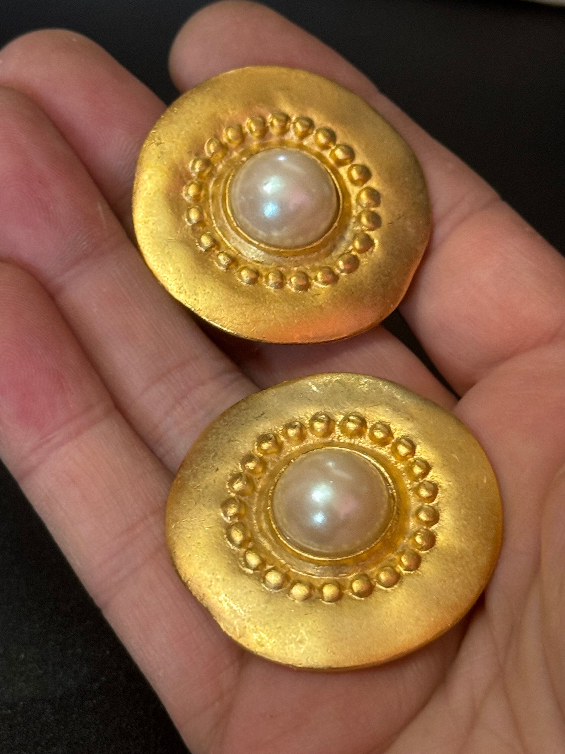 True vintage oversized 4cm Matt Gold tone faux pearl cabochon round Etruscan clip on earrings 1990s