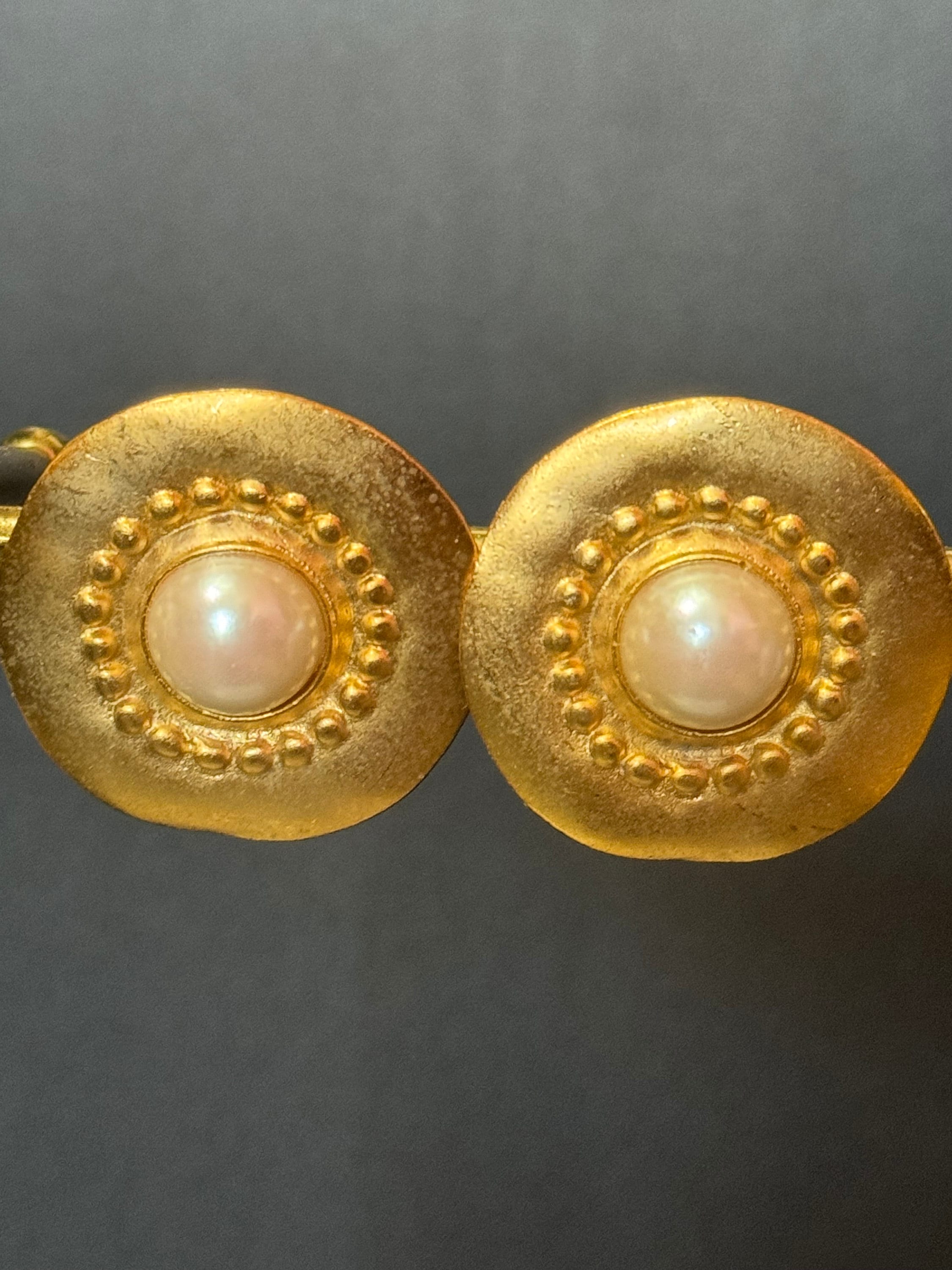True vintage oversized 4cm Matt Gold tone faux pearl cabochon round Etruscan clip on earrings 1990s