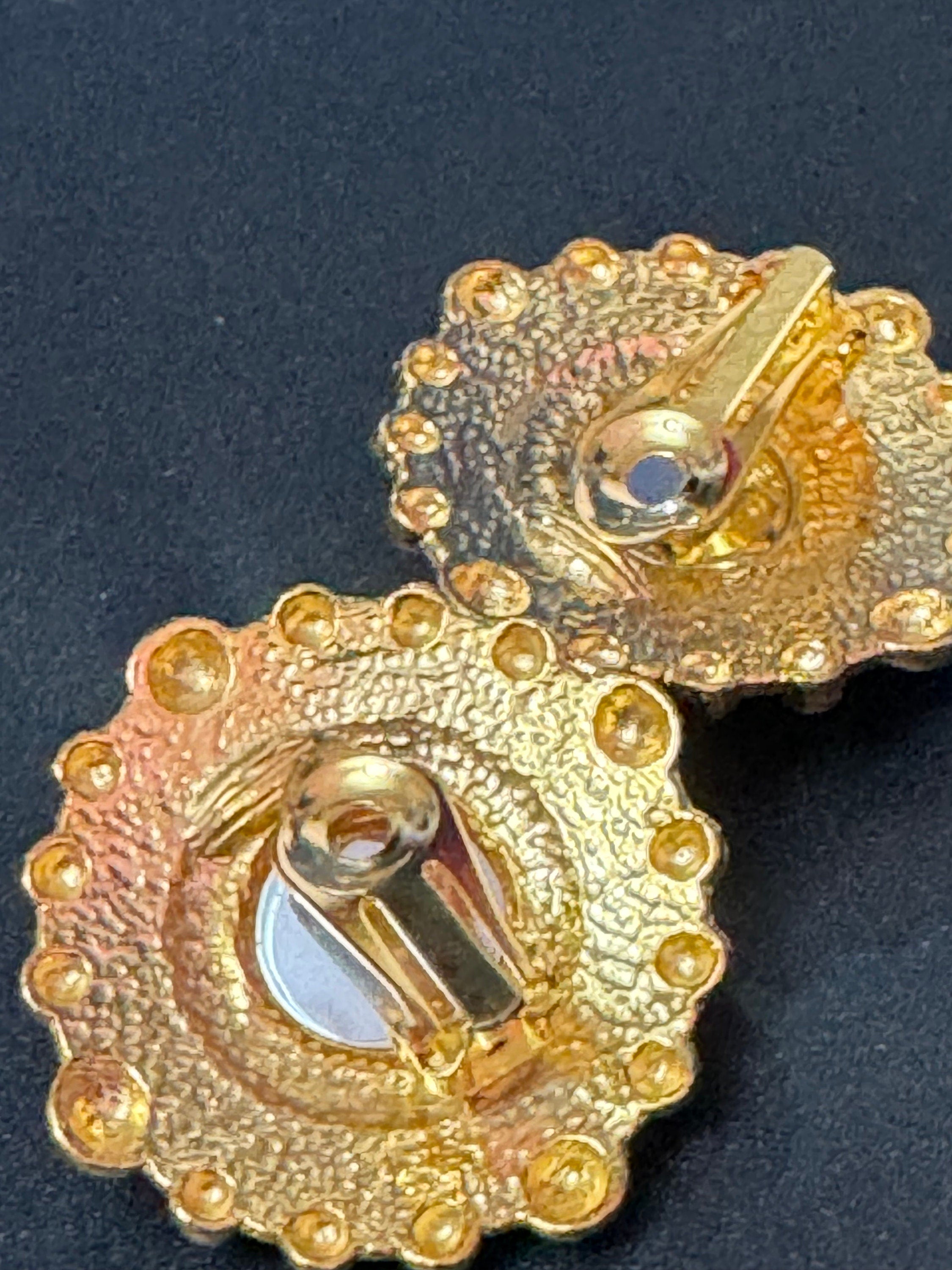 True vintage oversized 4cm Gold tone bright cobalt blue cabochon etruscan round domed clip on earrings 1980s