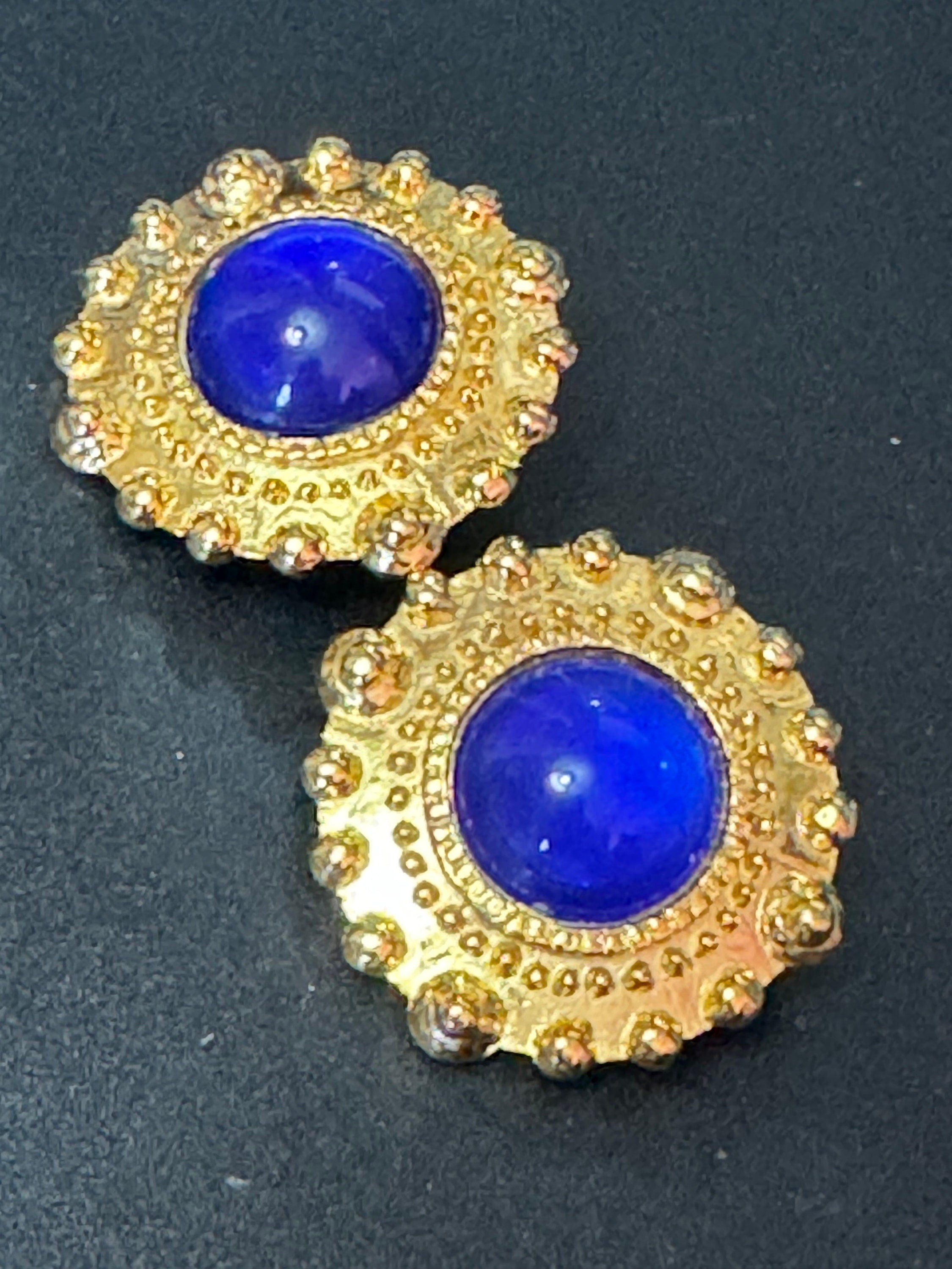 True vintage oversized 4cm Gold tone bright cobalt blue cabochon etruscan round domed clip on earrings 1980s