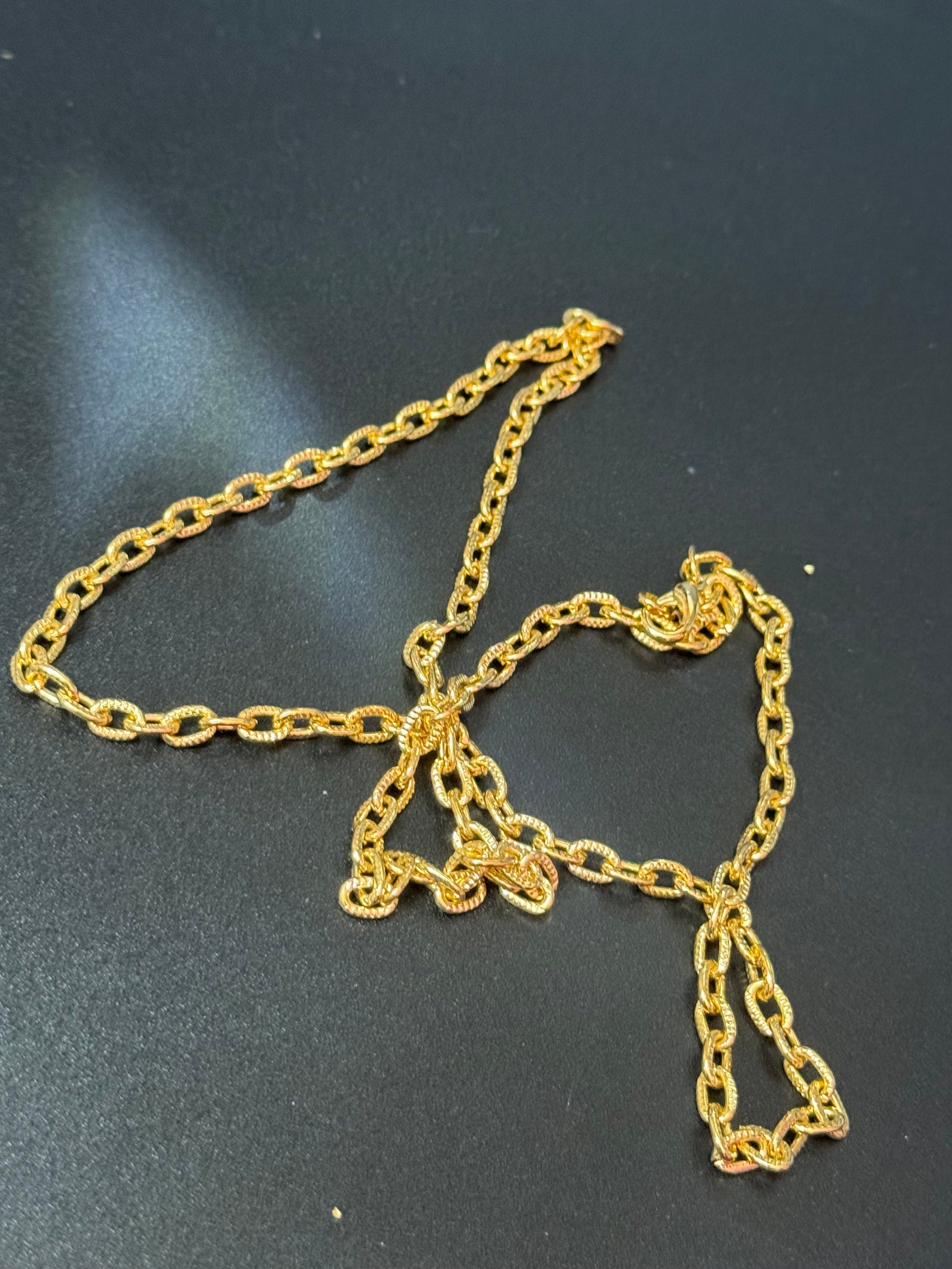 18” 61cm long 1980s gold tone textured cable link plain chain necklace
