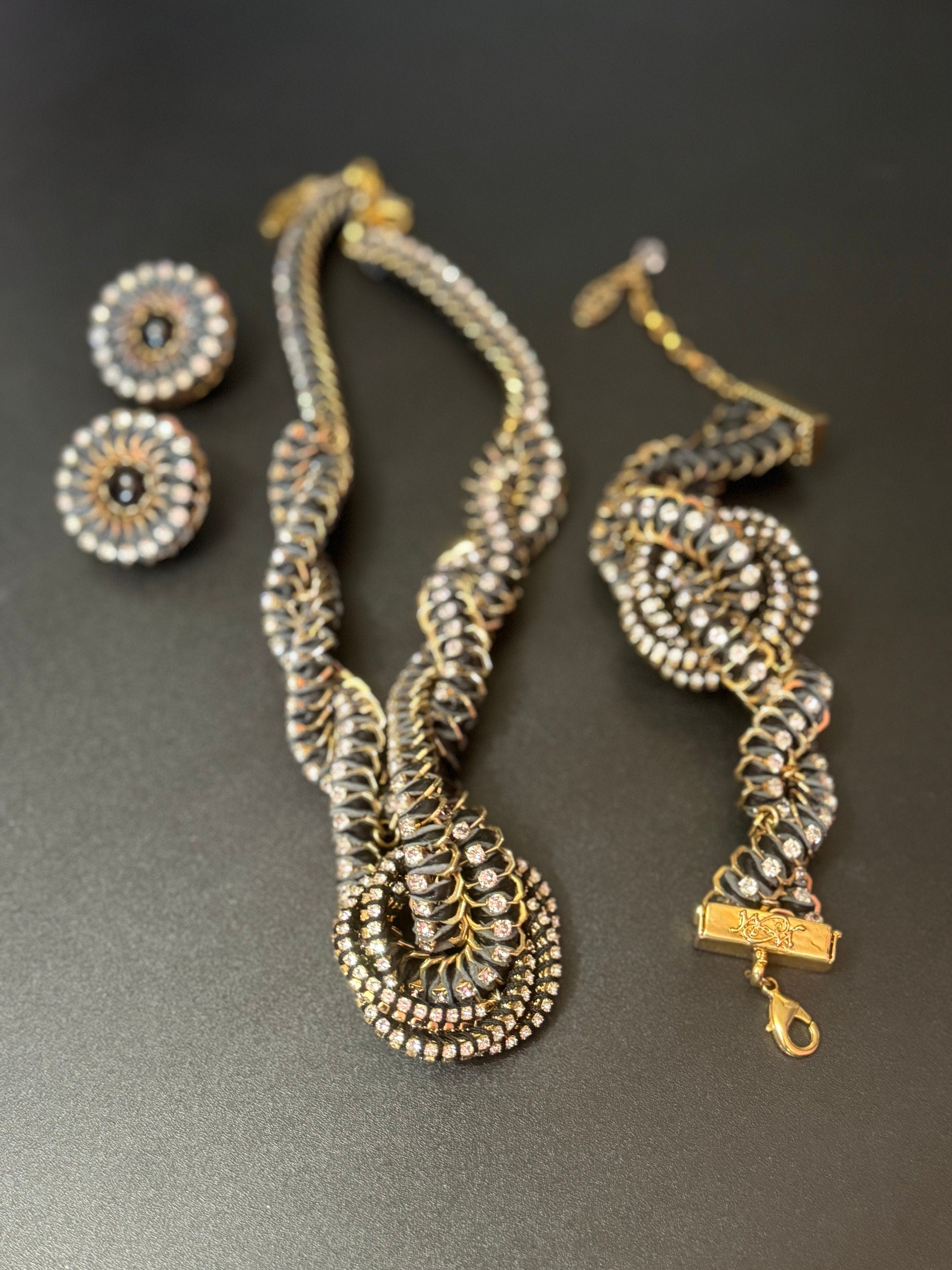 Retro Swarovski Crystal Diamanté Jewelry Set: Gold Tone Knot Pendant